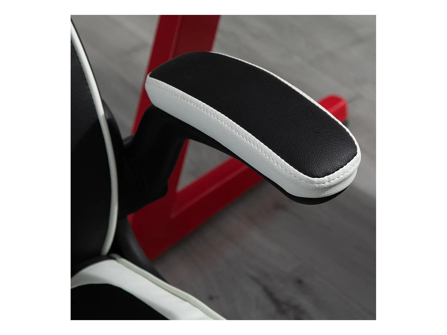 Sedia da gaming con altezza regolabile e braccioli pieghevoli