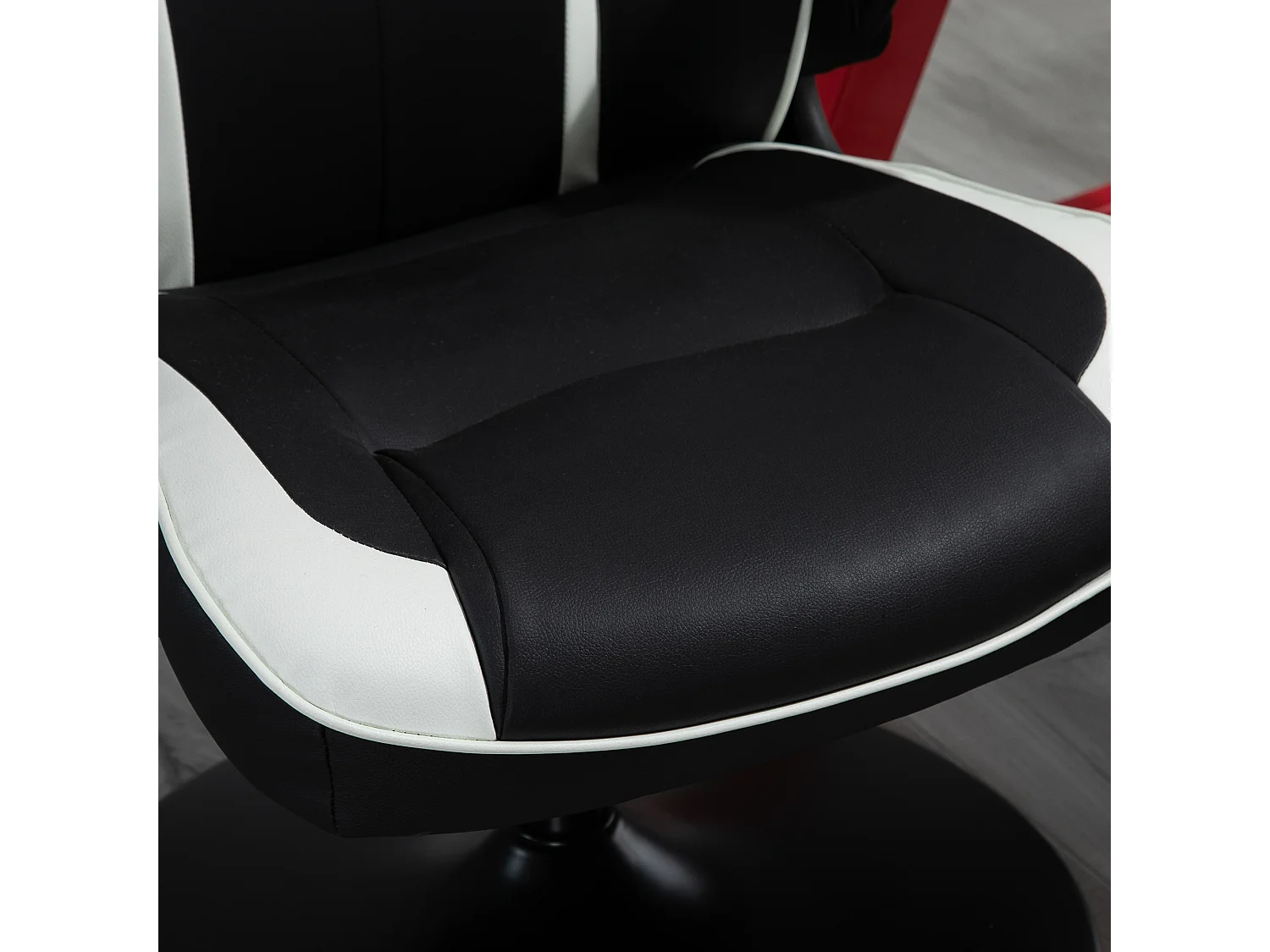 Sedia da gaming con altezza regolabile e braccioli pieghevoli