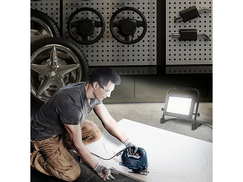 Faretto led da lavoro con testa girevole e supporto 35x20x32 cm nero