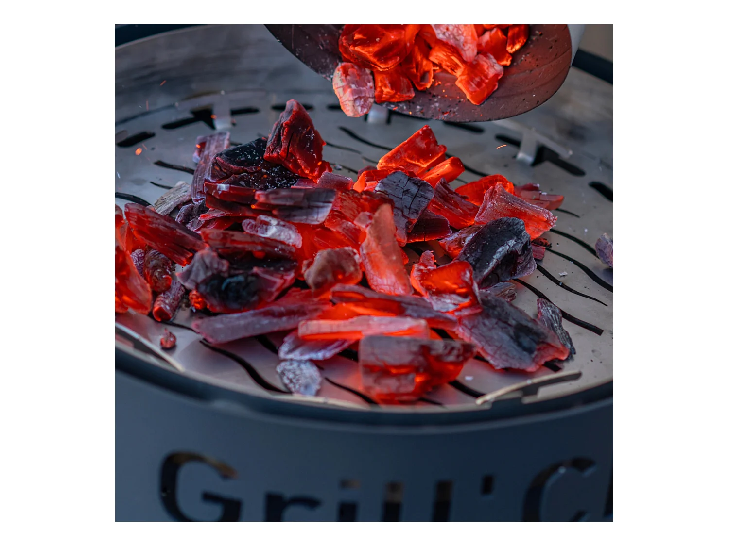 P'TIT GRILL Brasero Double Cuve ACIER 39.5 x17.5cm - Rouge - Dynamique et compact idéal pour de petites soirées extérieures