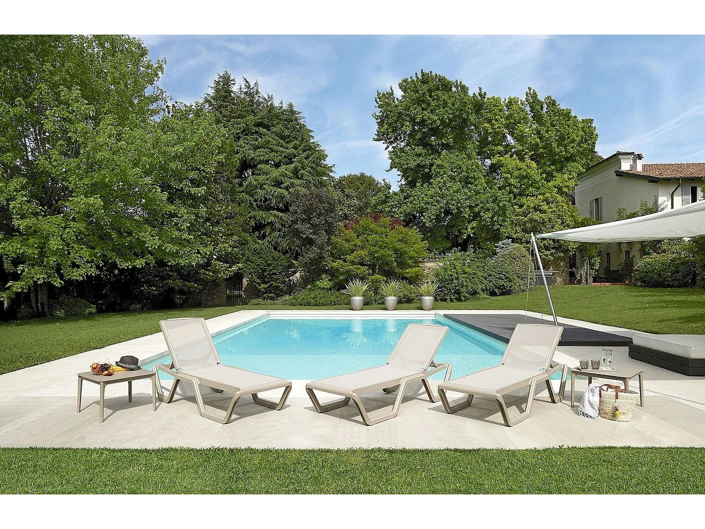 Bain de soleil sur roulettes VELA blanc