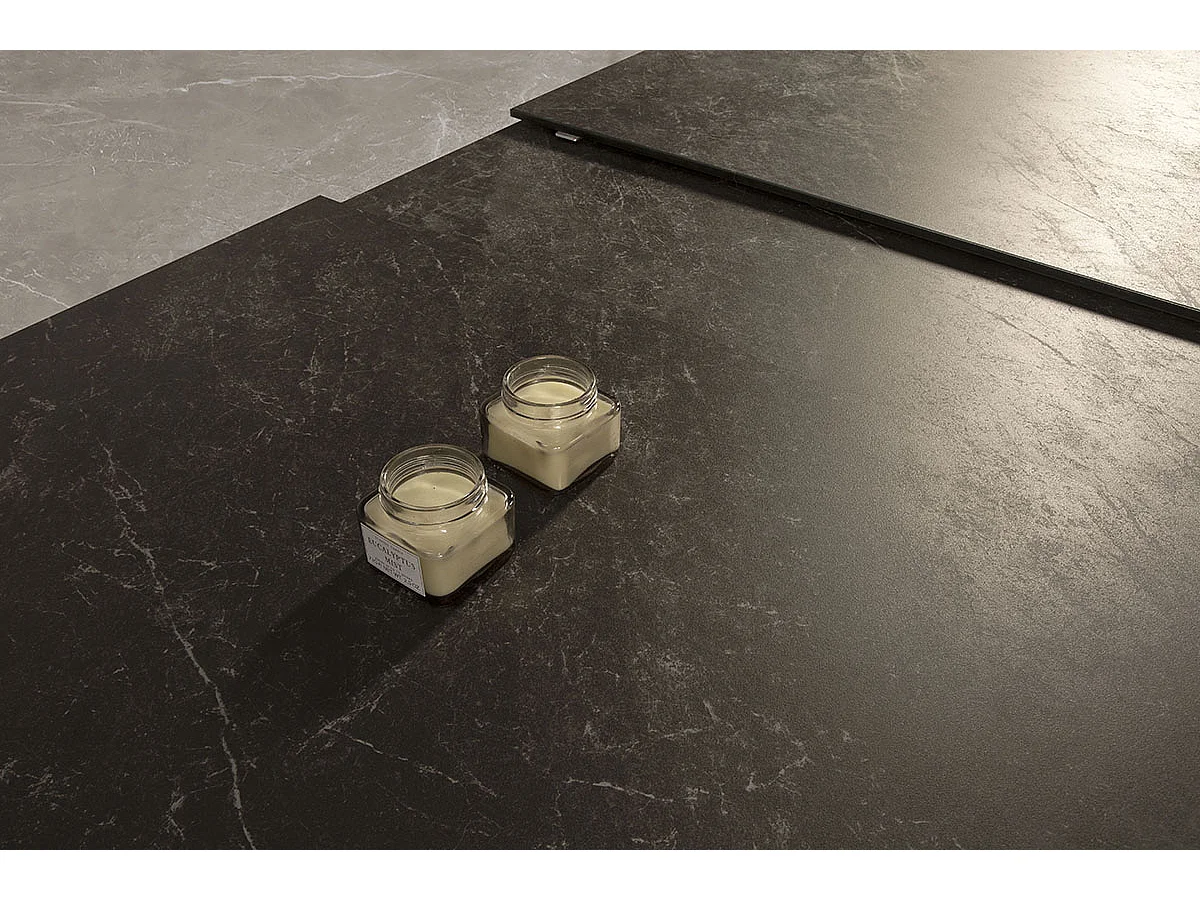 Table à manger, table de repas extensible en céramique coloris noir, pieds en métal noir - Longueur 160-220 x Profondeur 90 x Hauteur 76 cm