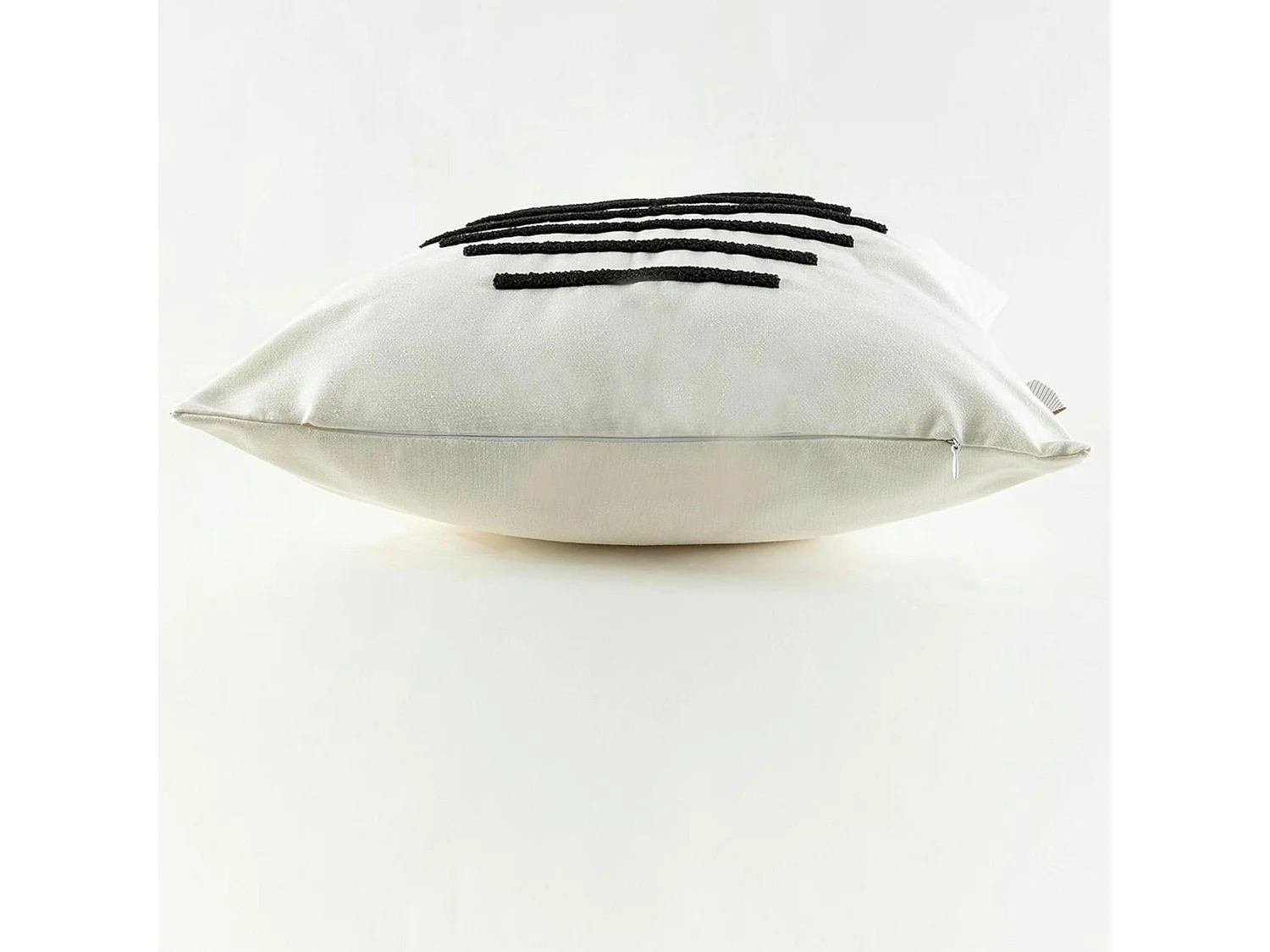 Coussin de canapé en lin – rayures en bouclette noire IZMIR