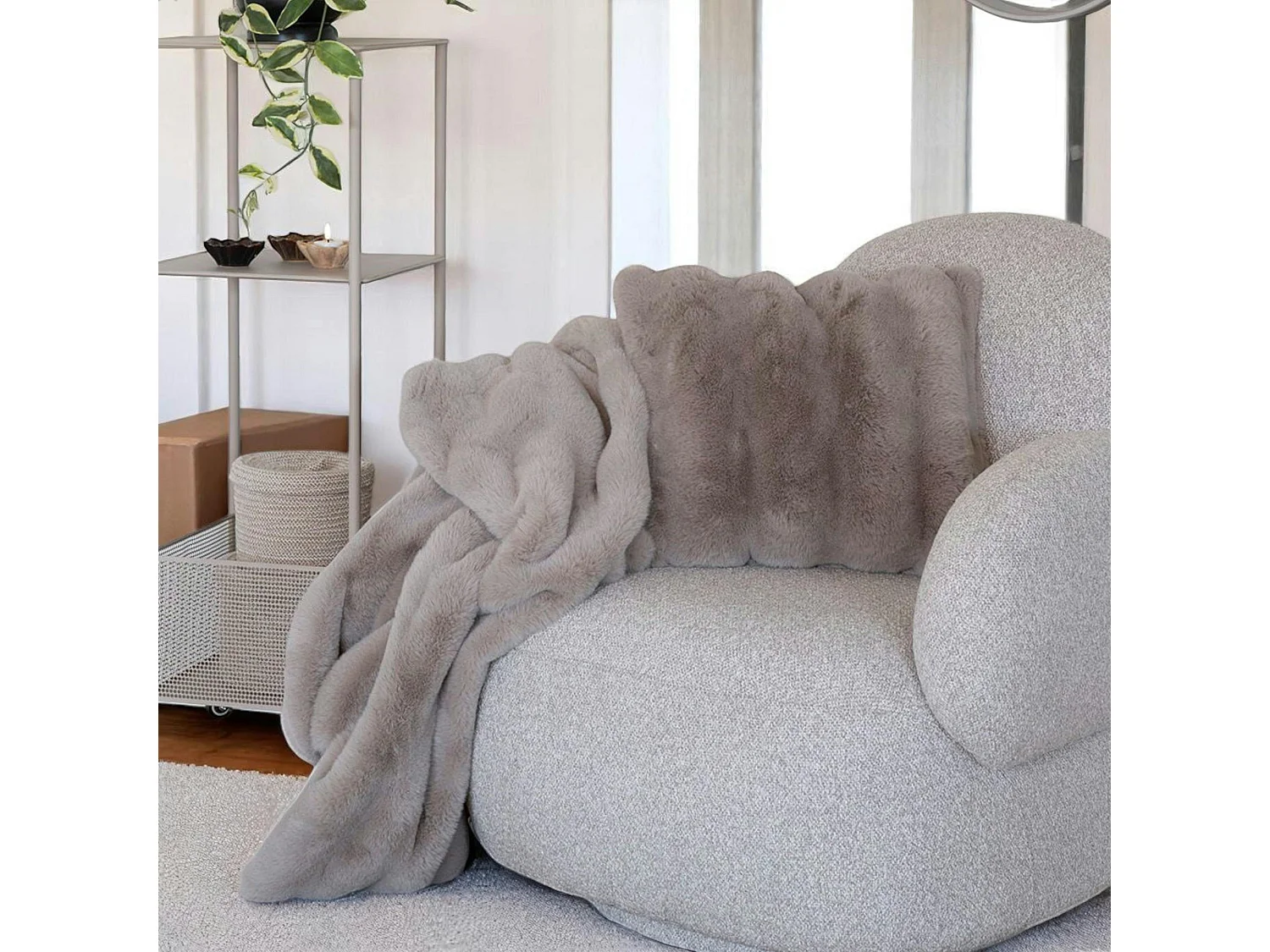 Plaid fausse fourrure gris clair - esprit cocooning FALLON