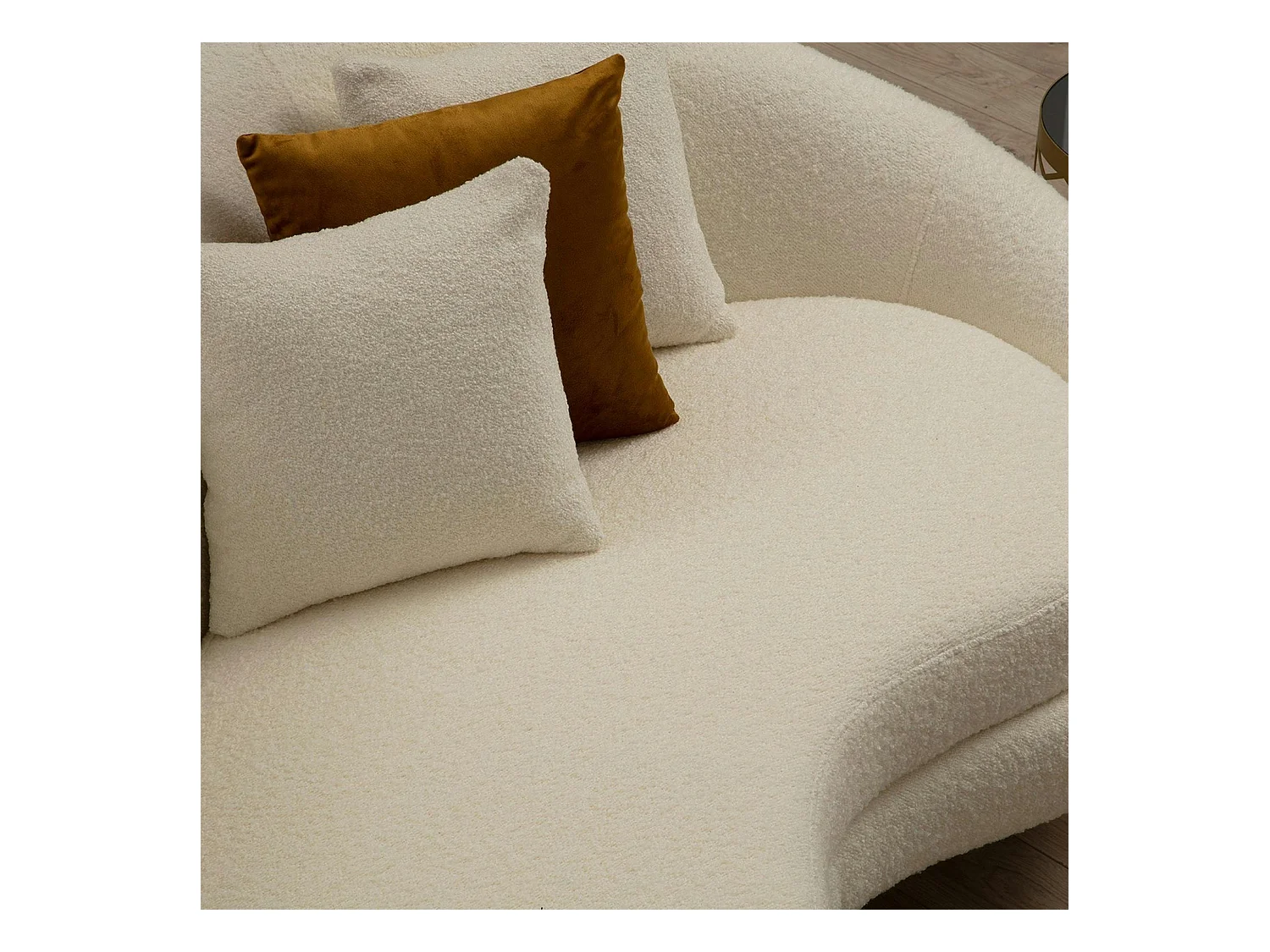 Canapé 4 places forme arrondie - écru, pieds dorés LUCCA