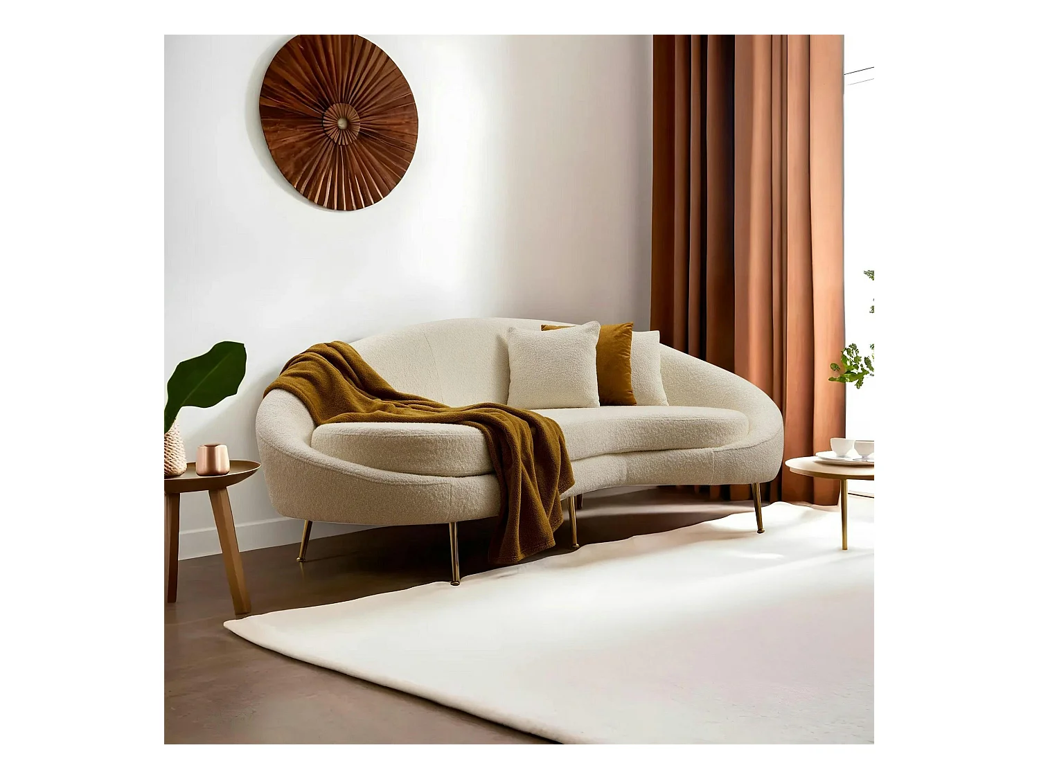 Canapé 4 places forme arrondie - écru, pieds dorés LUCCA