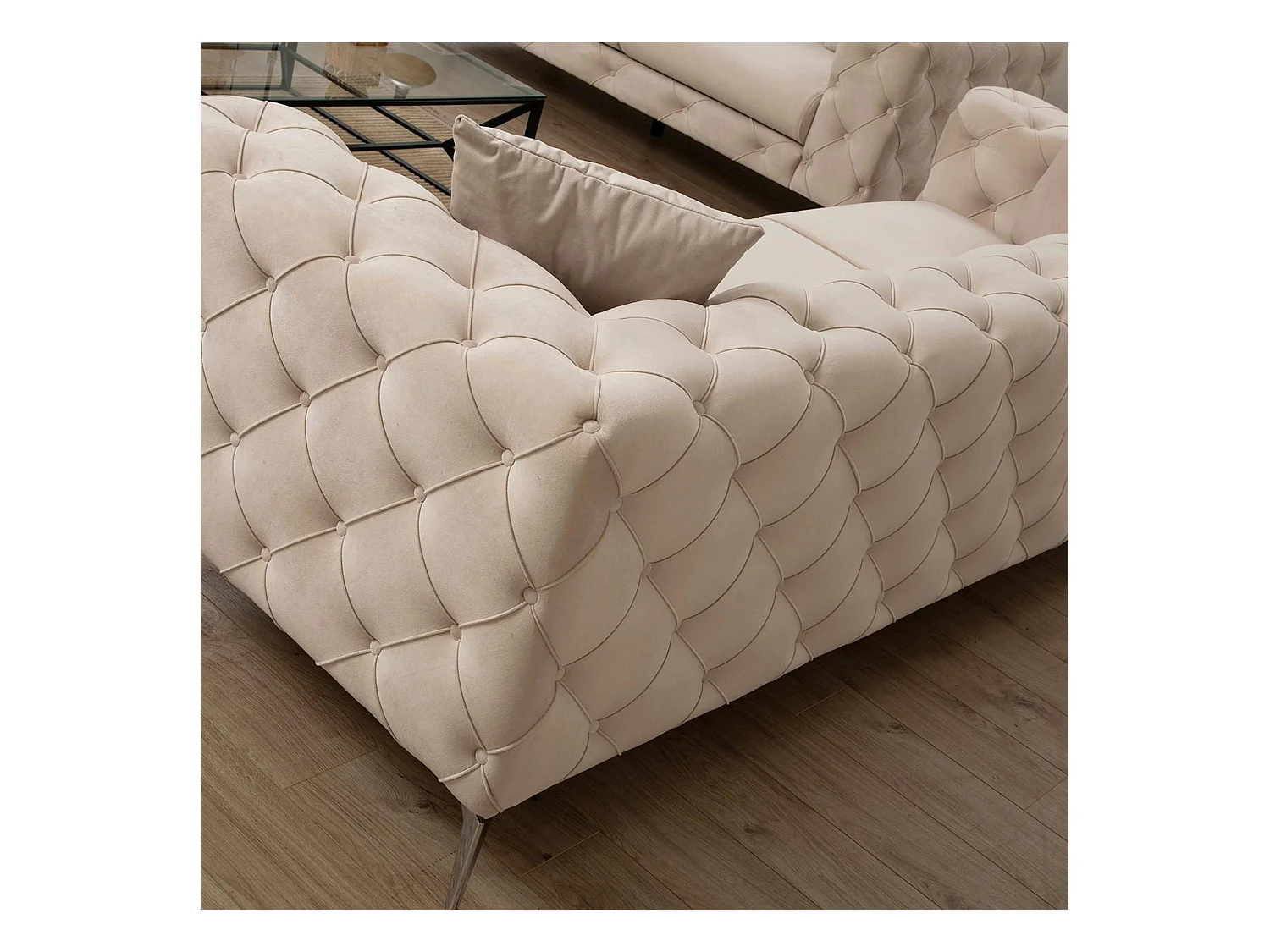 Canapé 2 places beige en velours capitonné DOVER