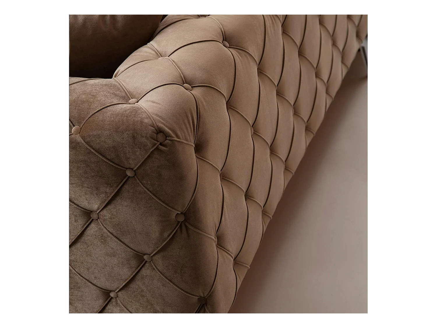 Grand canapé 4 places beige en velours capitonné DOVER