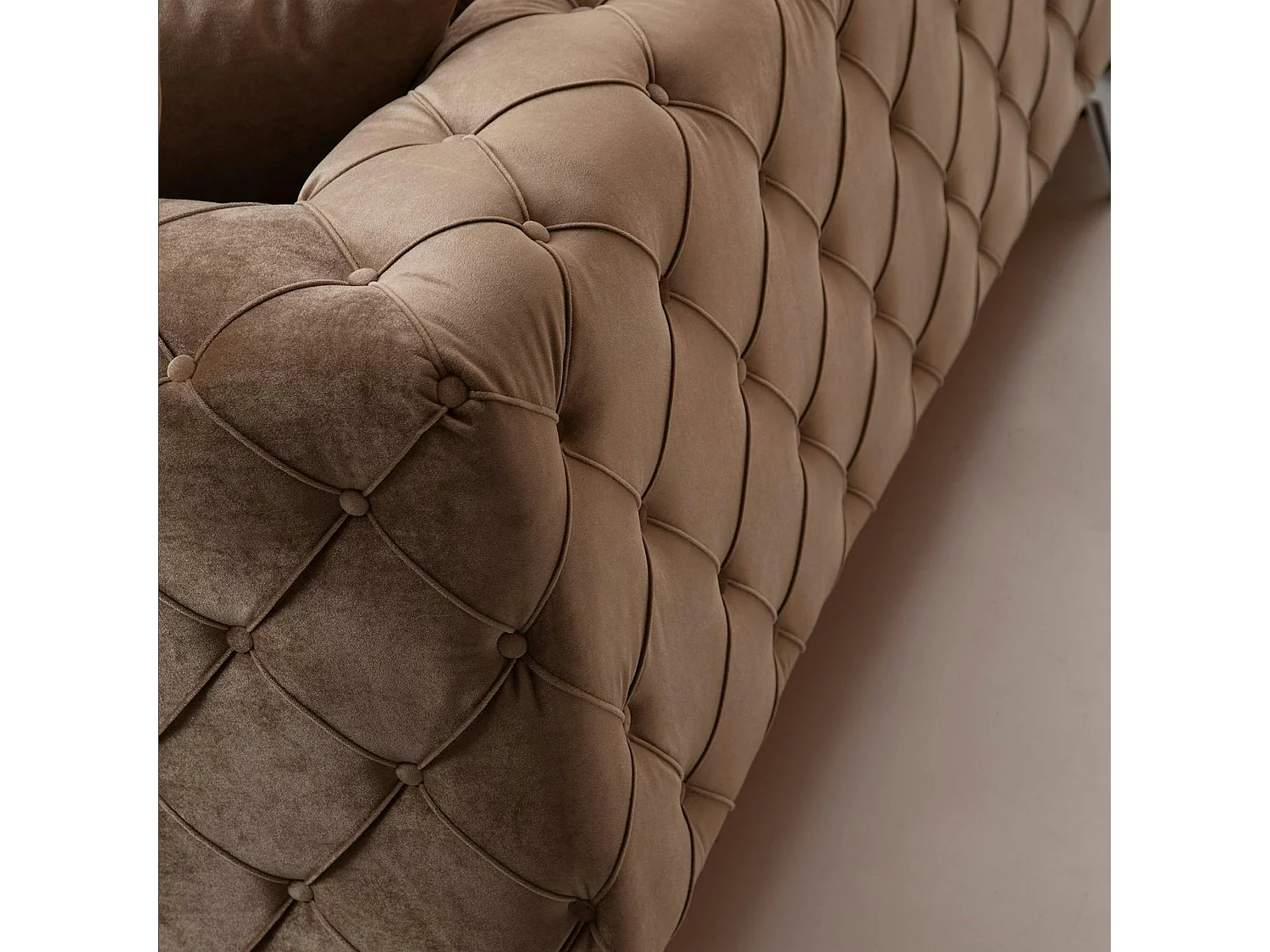 Grand canapé 4 places beige en velours capitonné DOVER