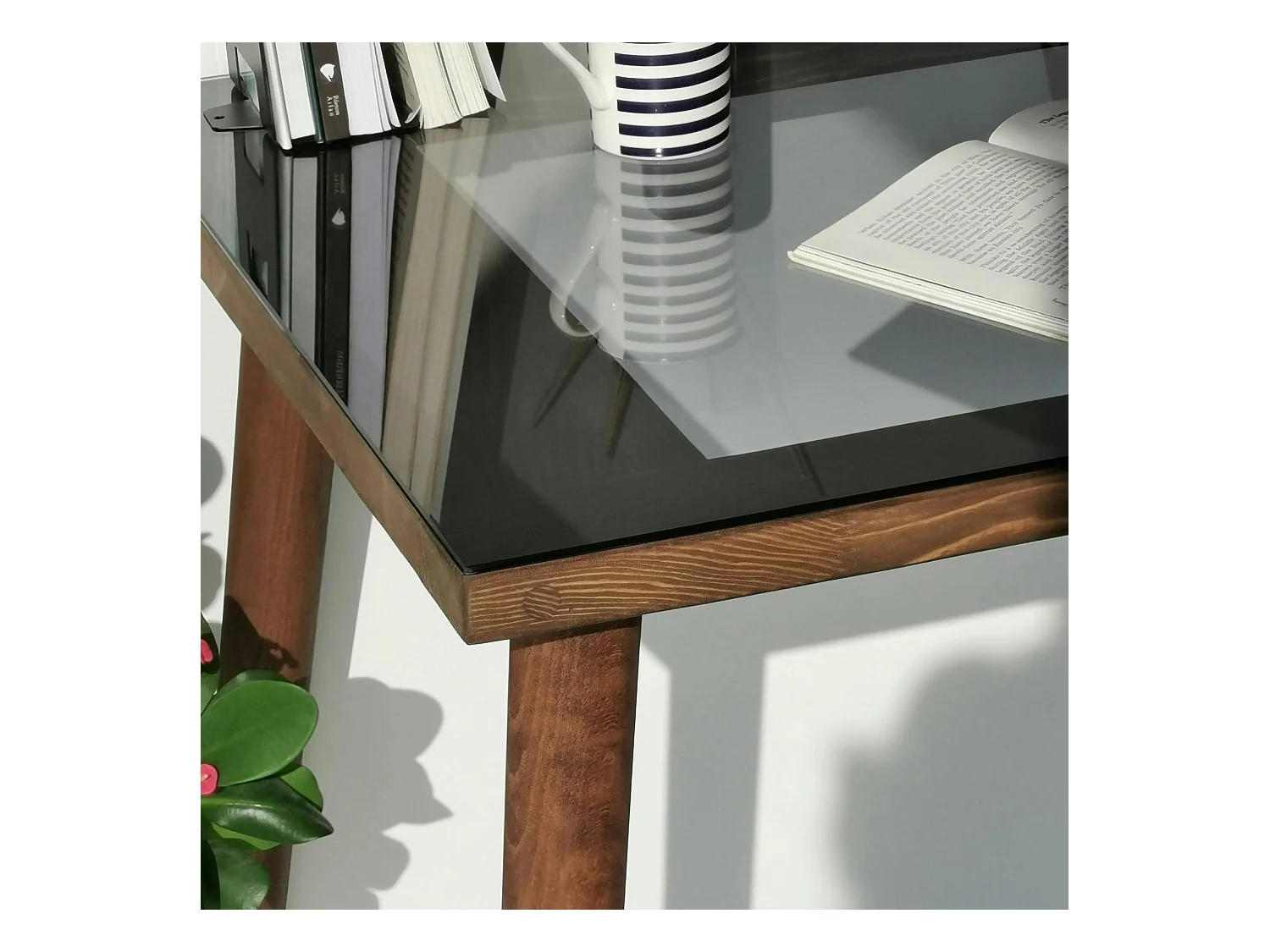 Bureau en bois foncé et verre noir - style moderne ANZIO