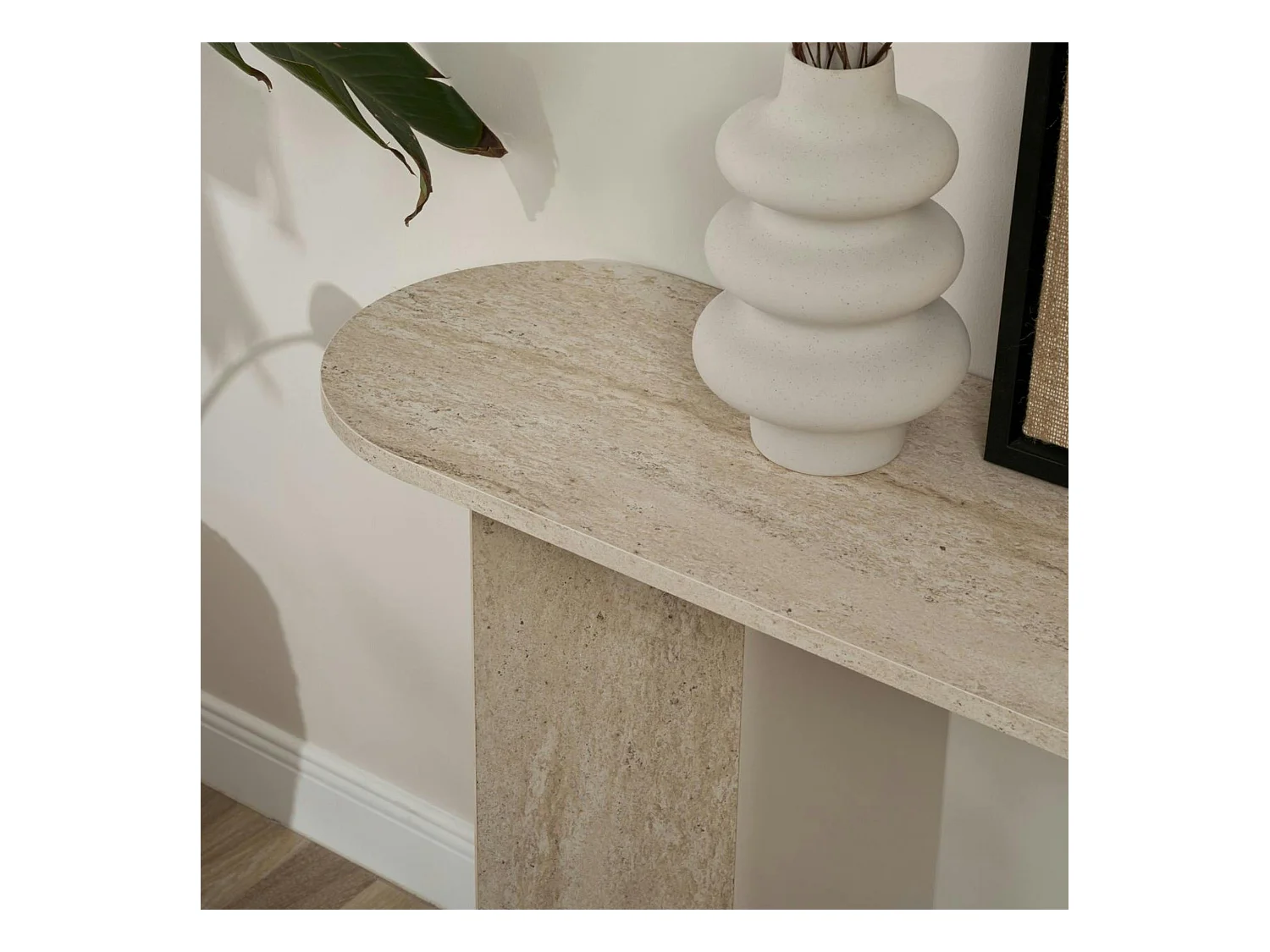 Console de salon ovale effet travertin - pieds en V MARFA