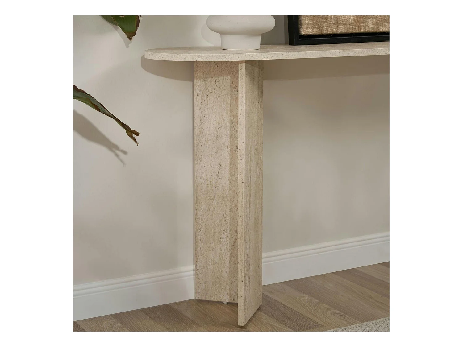 Console de salon ovale effet travertin - pieds en V MARFA