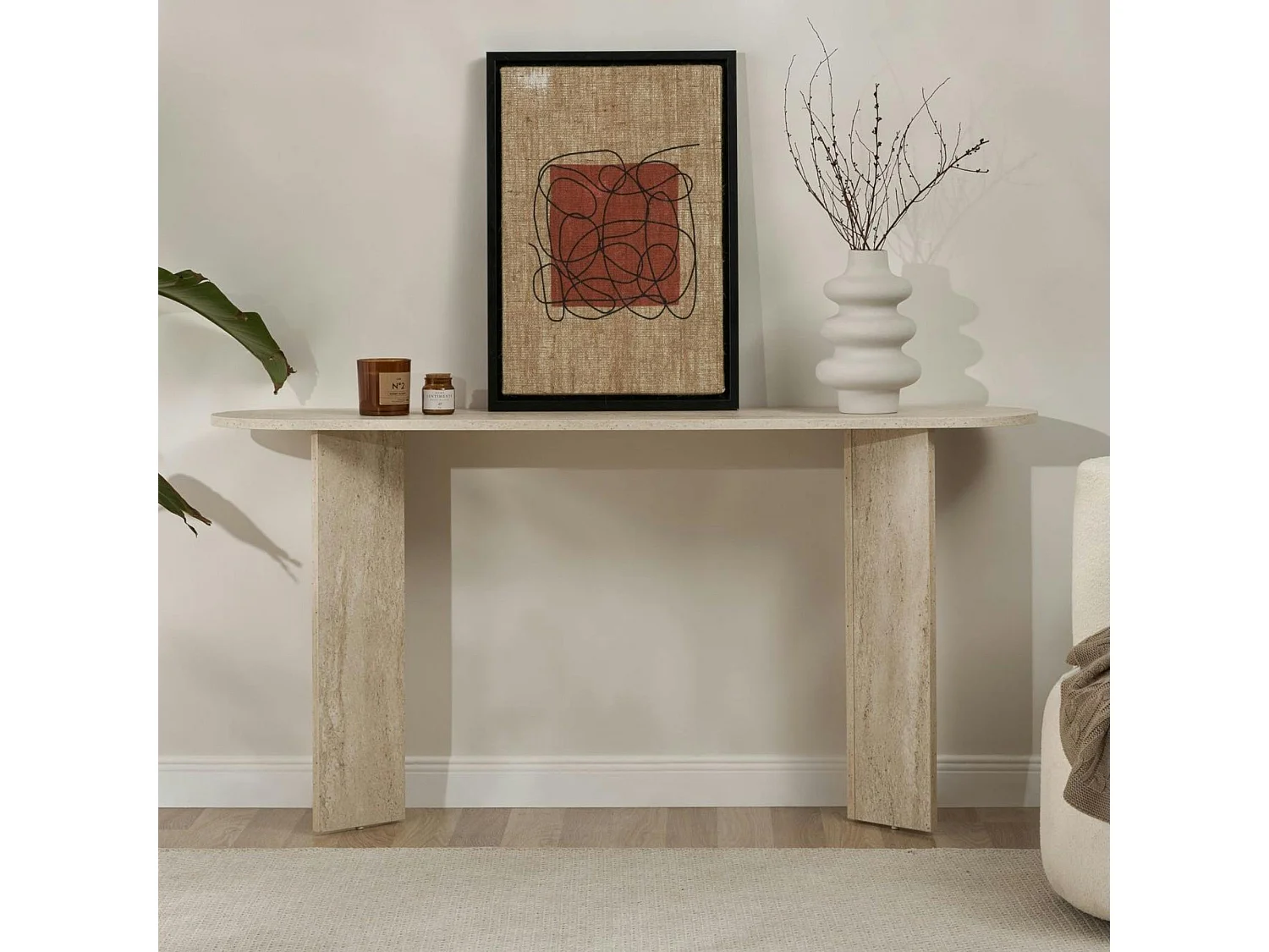 Console de salon ovale effet travertin - pieds en V MARFA