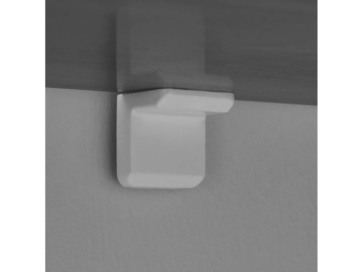 Console de salon ovale effet noyer clair - pieds en V MARFA