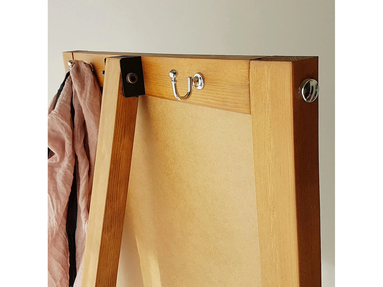 Miroir vertical sur pied - bois marron, 2 crochets HILO