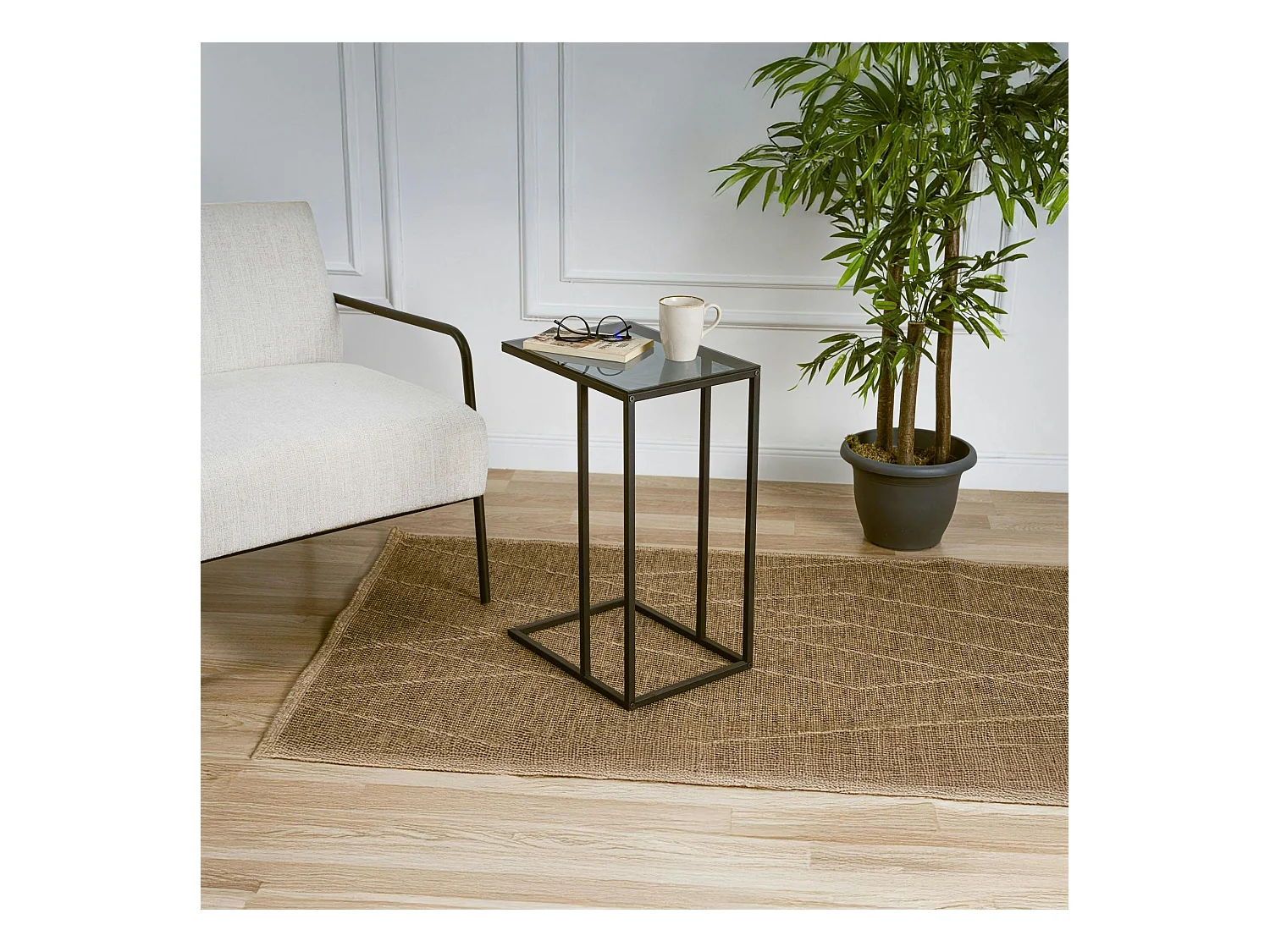 Bout de canapé métal noir – plateau verre fumé design TULUM