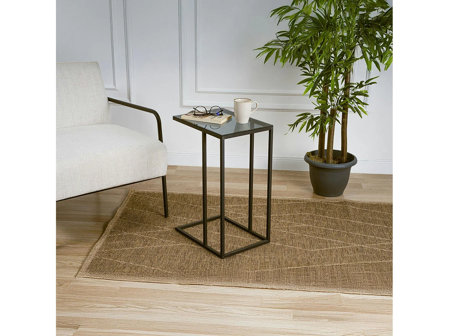 Bout de canapé métal noir – plateau verre fumé design TULUM