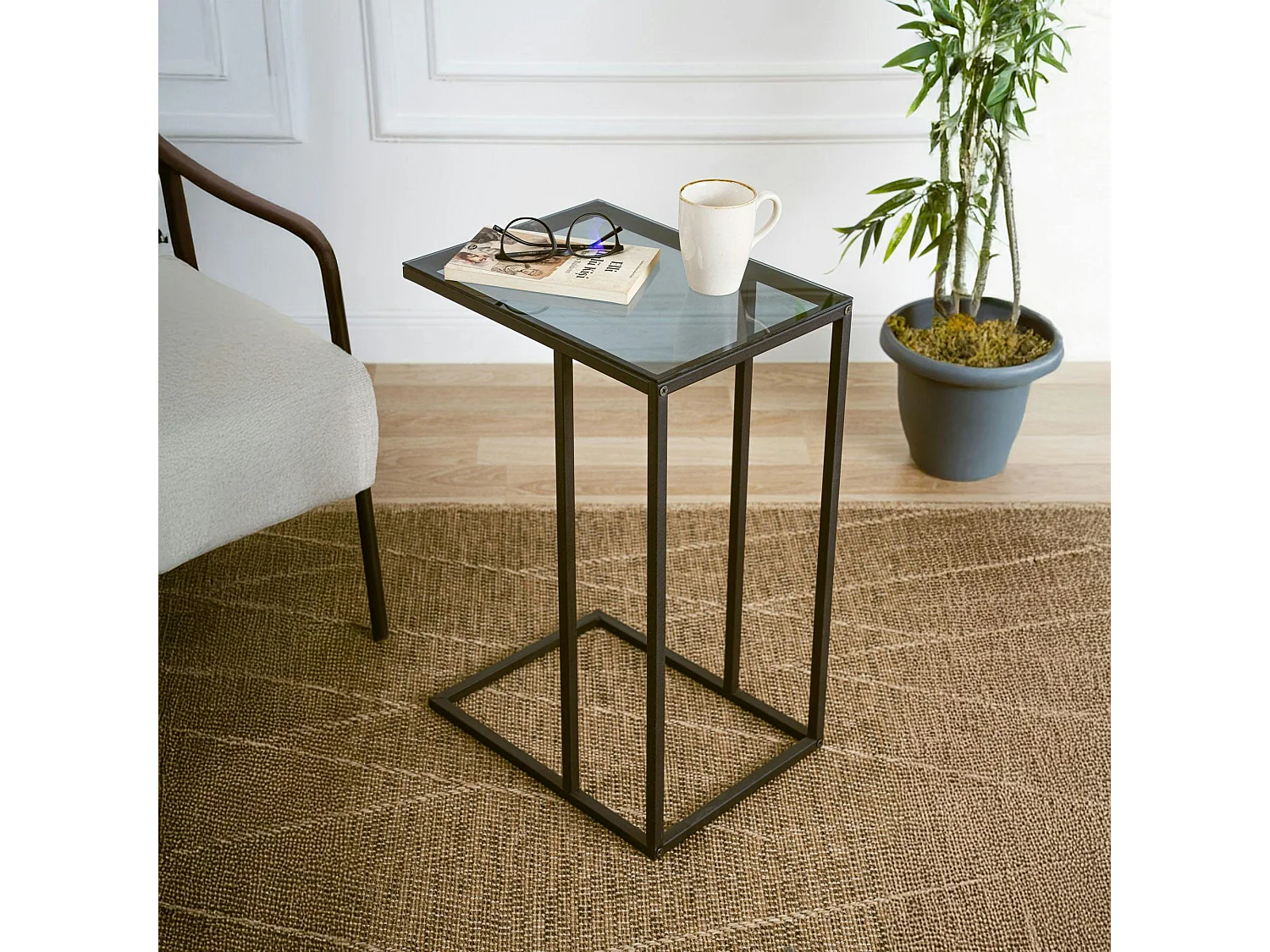 Bout de canapé métal noir – plateau verre fumé design TULUM