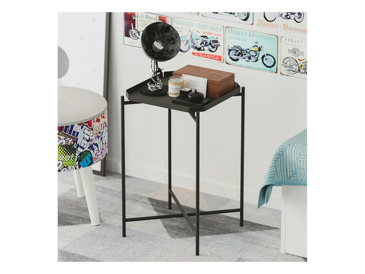 Petite table d’appoint noire carrée, pieds croisés SFAX