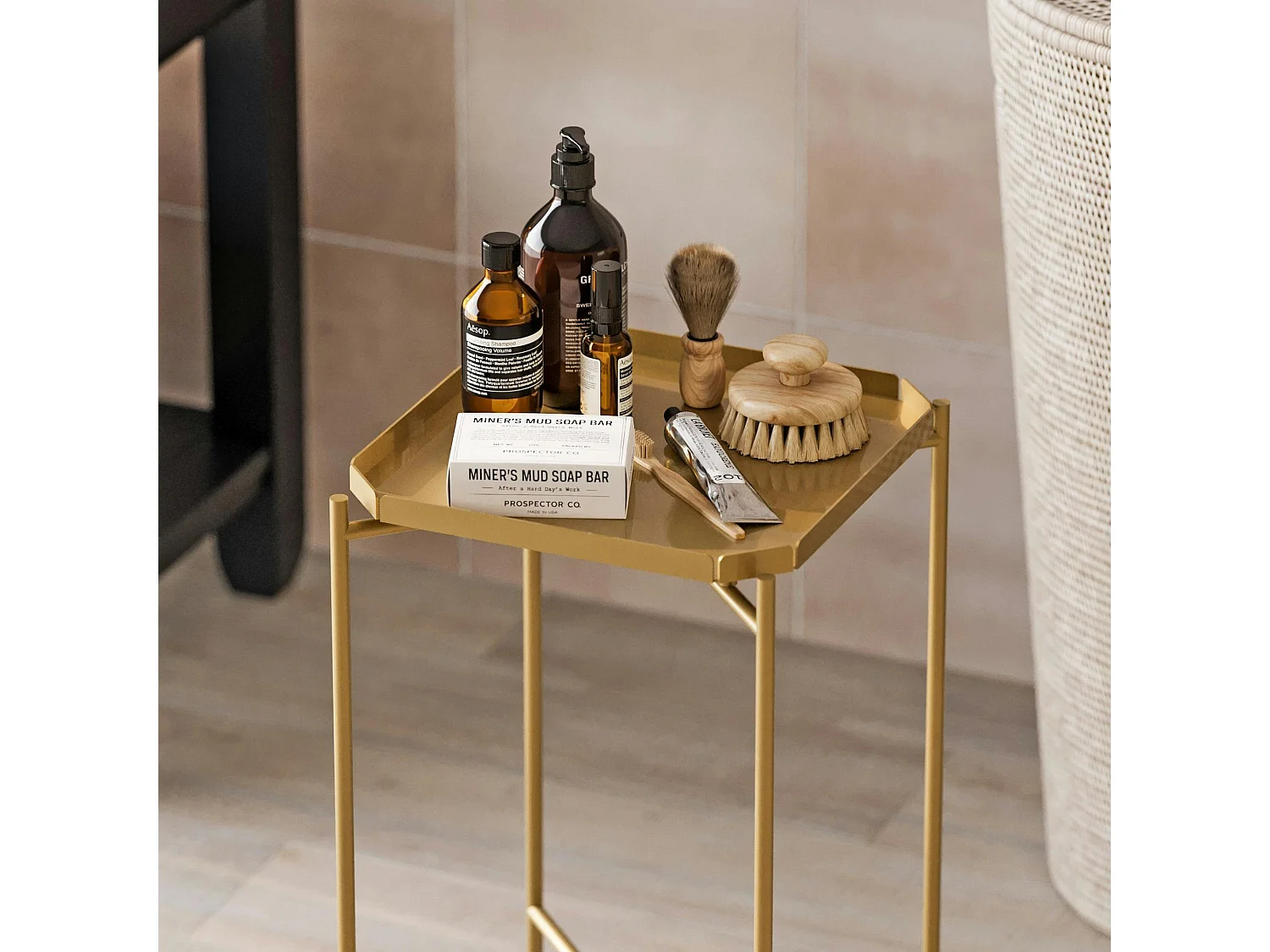 Petite table d’appoint dorée carrée, pieds croisés SFAX