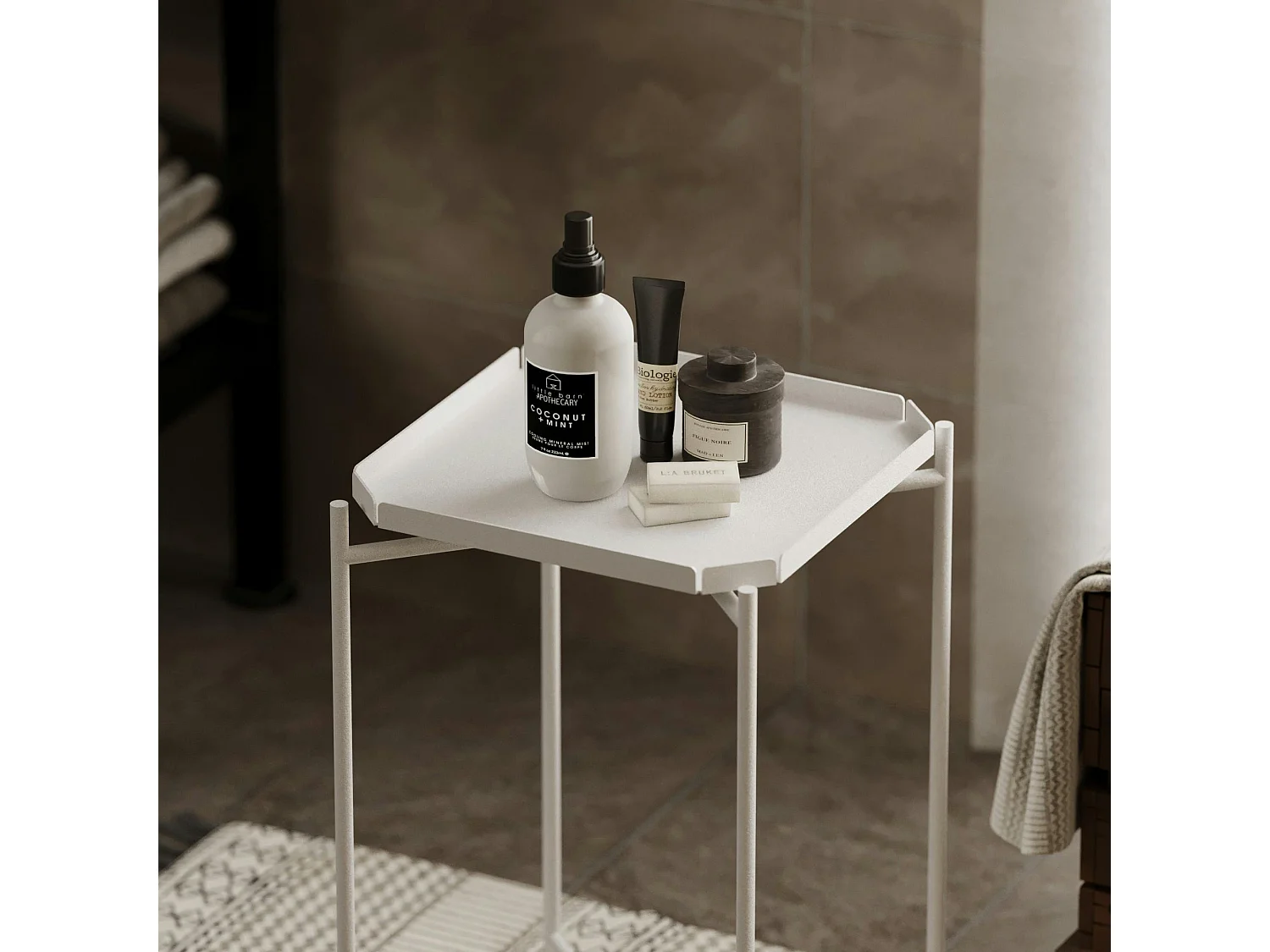 Petite table d’appoint blanche carrée, pieds croisés SFAX