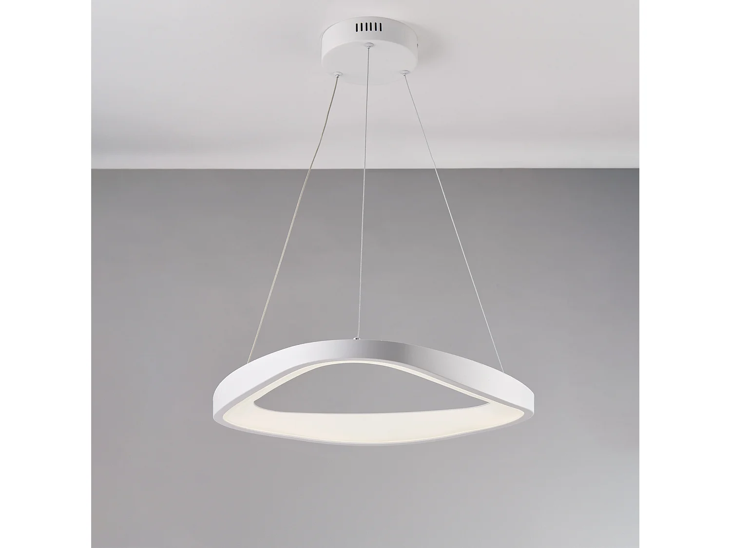 Sospensione Moderna Perth Triangolare Plastica Bianca Led Integrato 32W 4000K