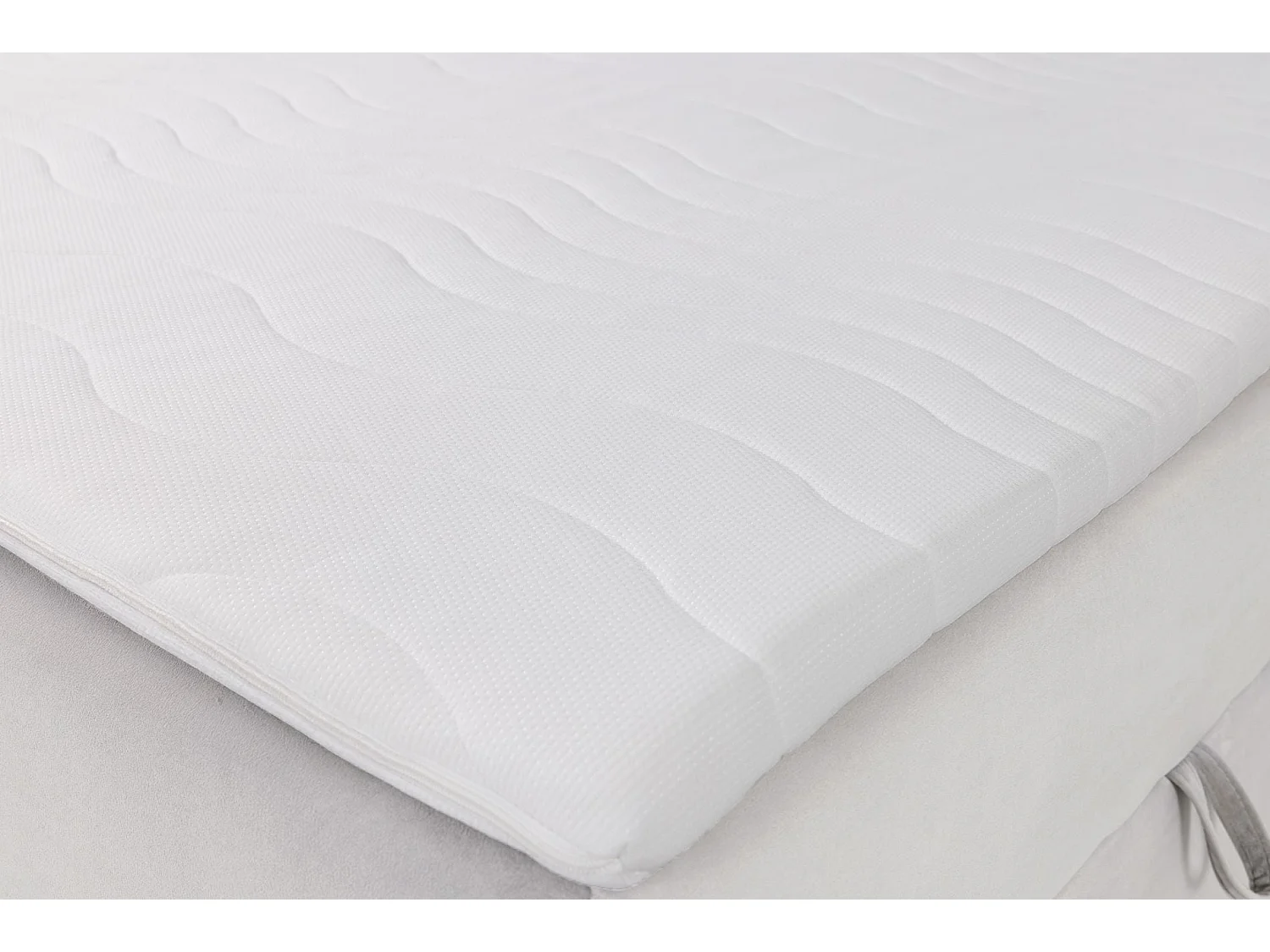 Lit boxspring 140×200 – avec matelas et surmatelas – velours – beige clair – DAISSY