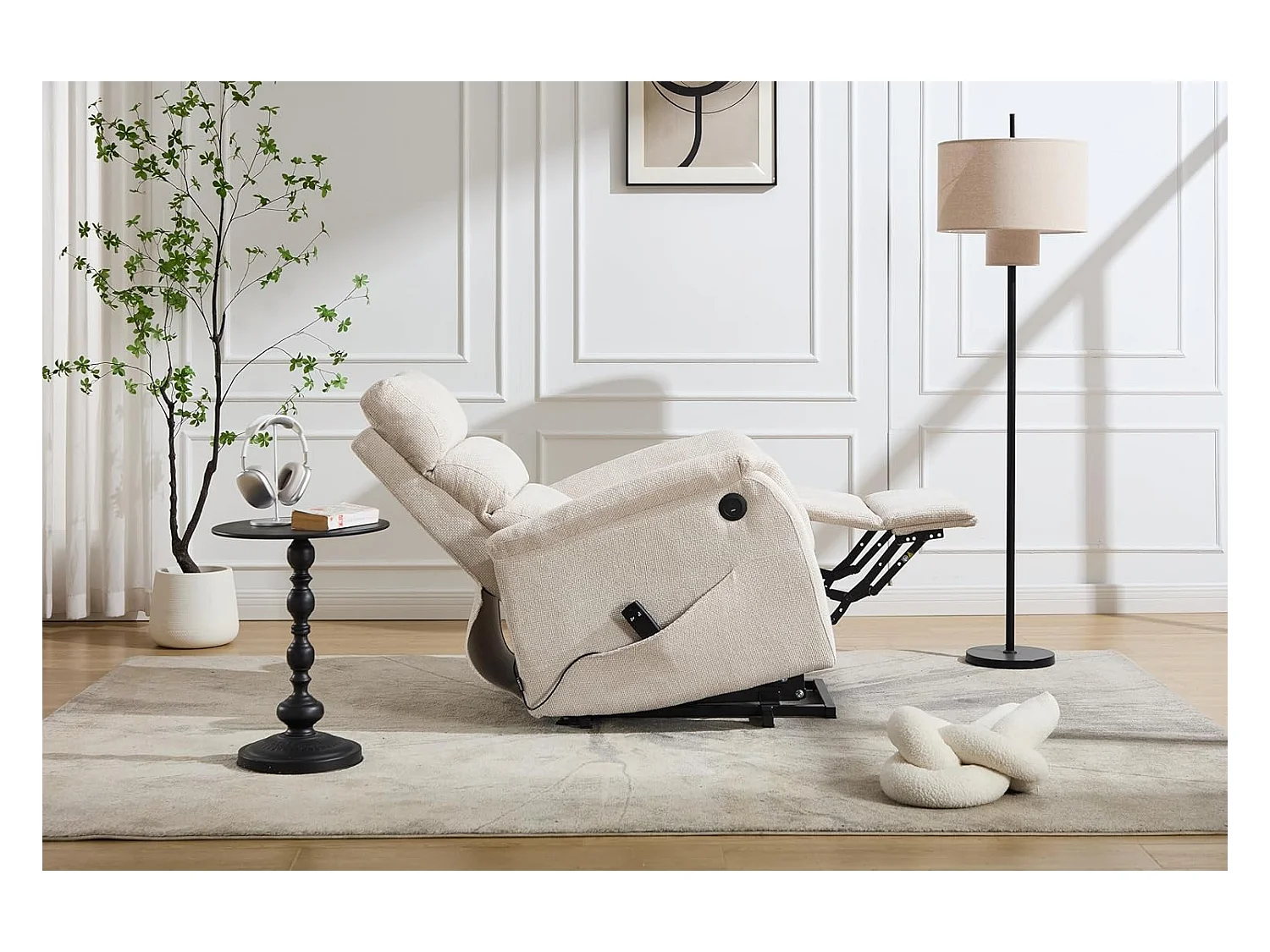 Sillón Relax con Función Auto-Ayuda y reclinación eléctrica. Conexión USB/USB-C, Beige