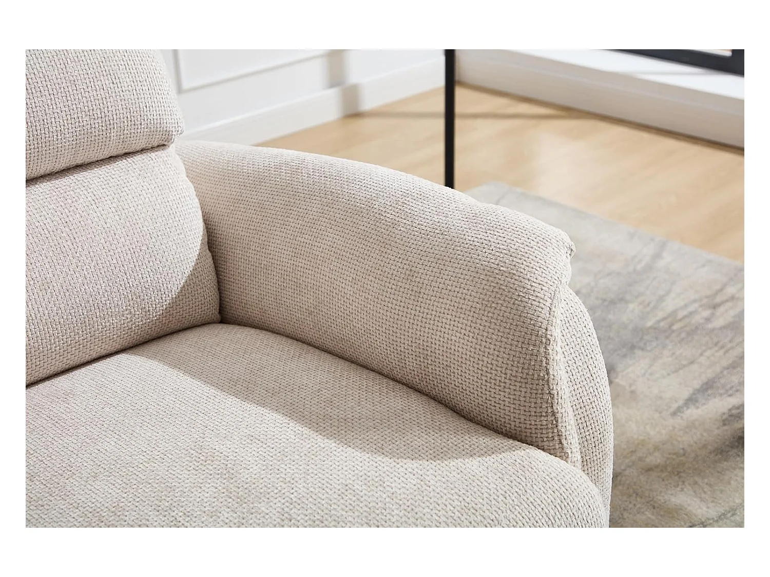 Sillón Relax con Función Auto-Ayuda y reclinación eléctrica. Conexión USB/USB-C, Beige