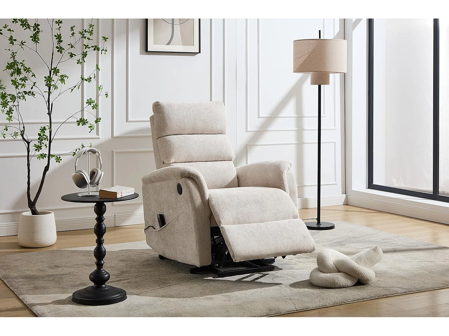 Sillón Relax con Función Auto-Ayuda y reclinación eléctrica. Conexión USB/USB-C, Beige