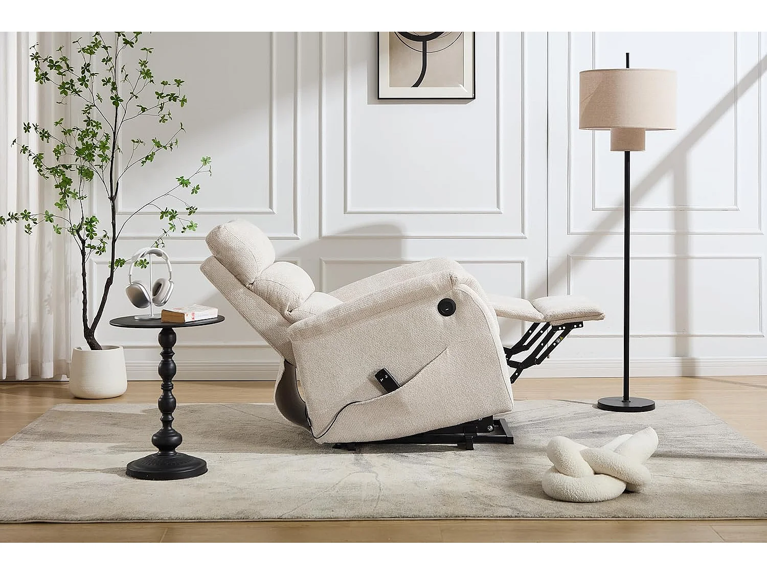 Sillón Relax con Función Auto-Ayuda y reclinación eléctrica. Conexión USB/USB-C, Beige