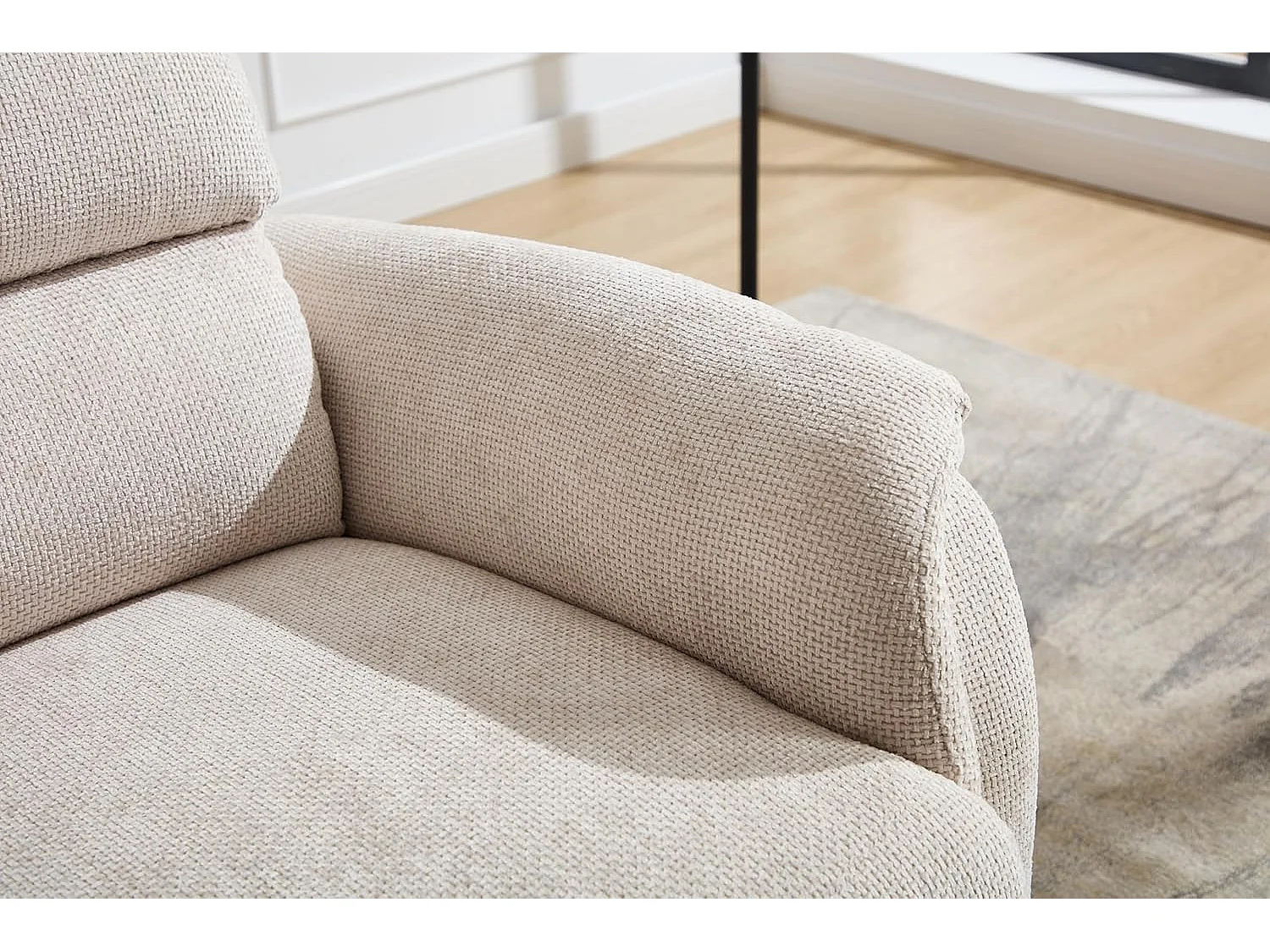 Sillón Relax con Función Auto-Ayuda y reclinación eléctrica. Conexión USB/USB-C, Beige