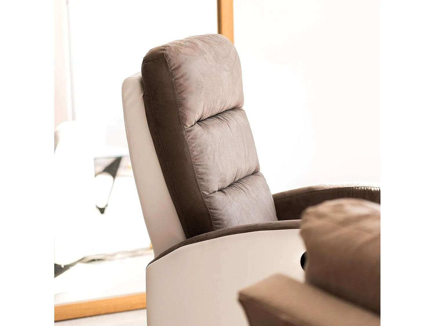 Sillón Relax Reclinación Manual, PU y Microfibra. Modelo Ludwig, Blanco/Antracita