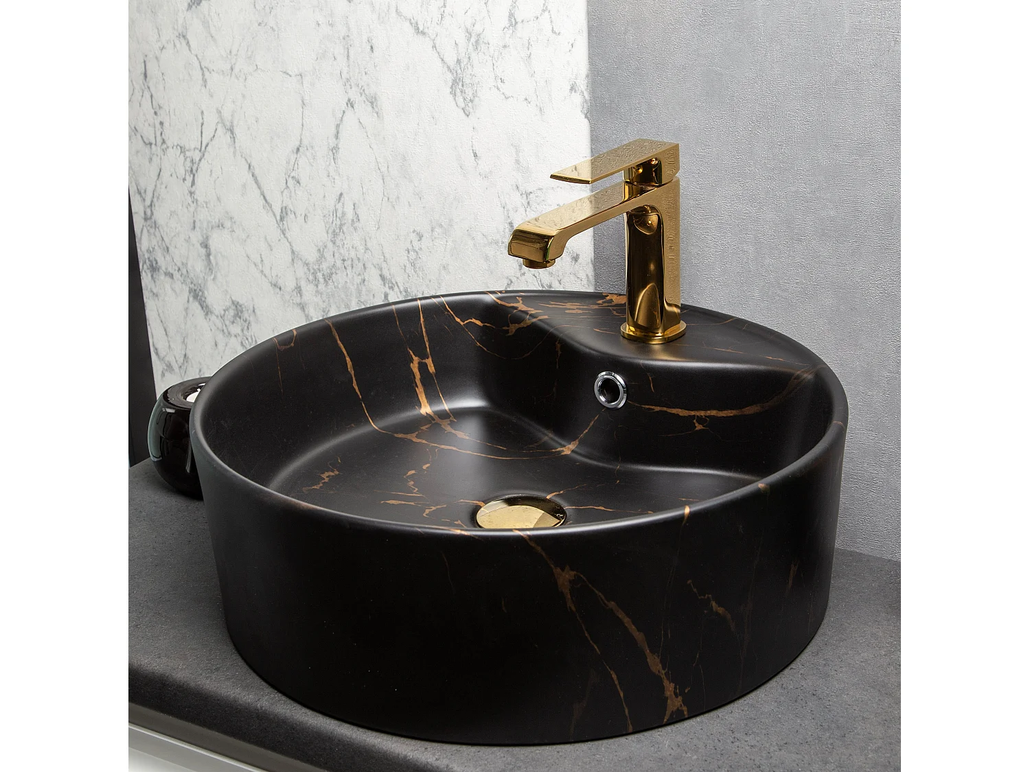 Vasque à poser ronde en céramique TANZA finition marbre noir doré Ø46 cm