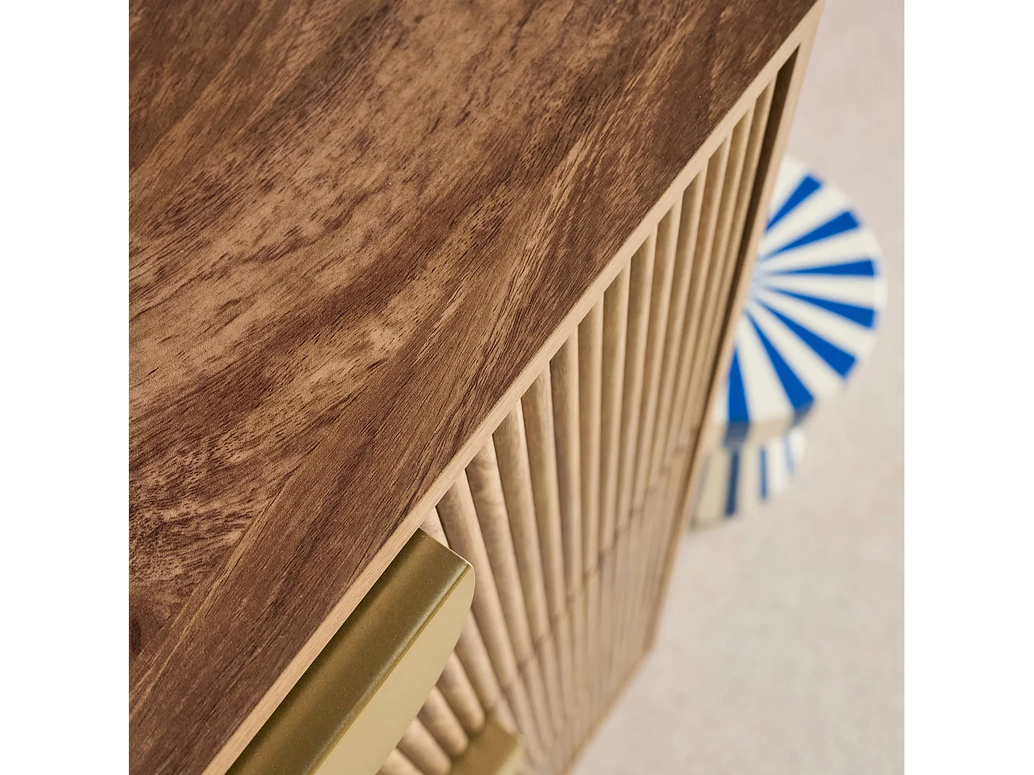 Meuble à chaussures décor bois de manguier rainuré 3 abattants - L 60 x P 25 x H 121 cm - Celian