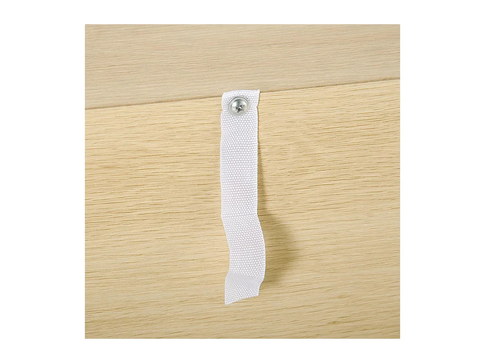 Table de chevet avec tiroirs et étagères, en rotin tressé, dimensions : 40 L x 40 l x 48 H cm, aspect bois clair naturel.