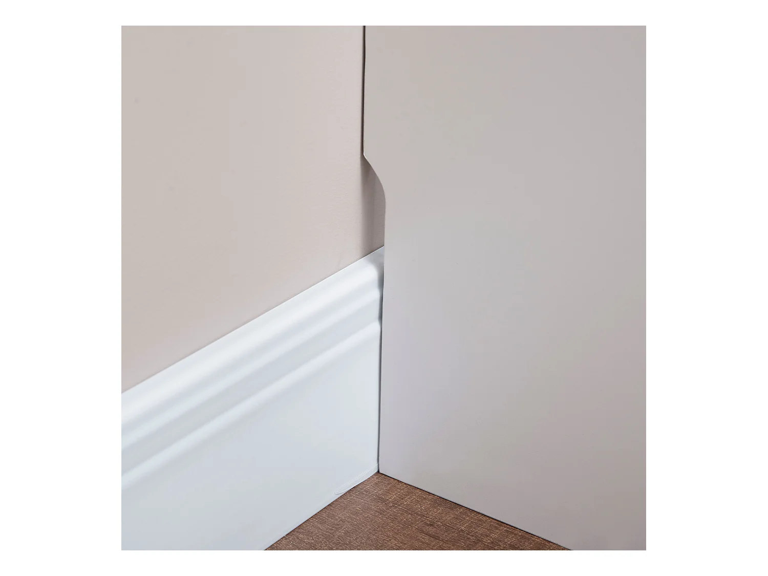 Copritermosifone a doghe per la casa in mdf e acciaio bianco