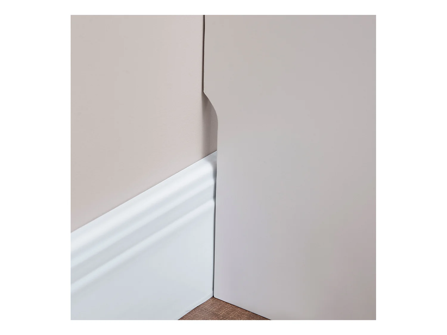 Copritermosifone moderno a doghe per la casa in mdf e acciaio