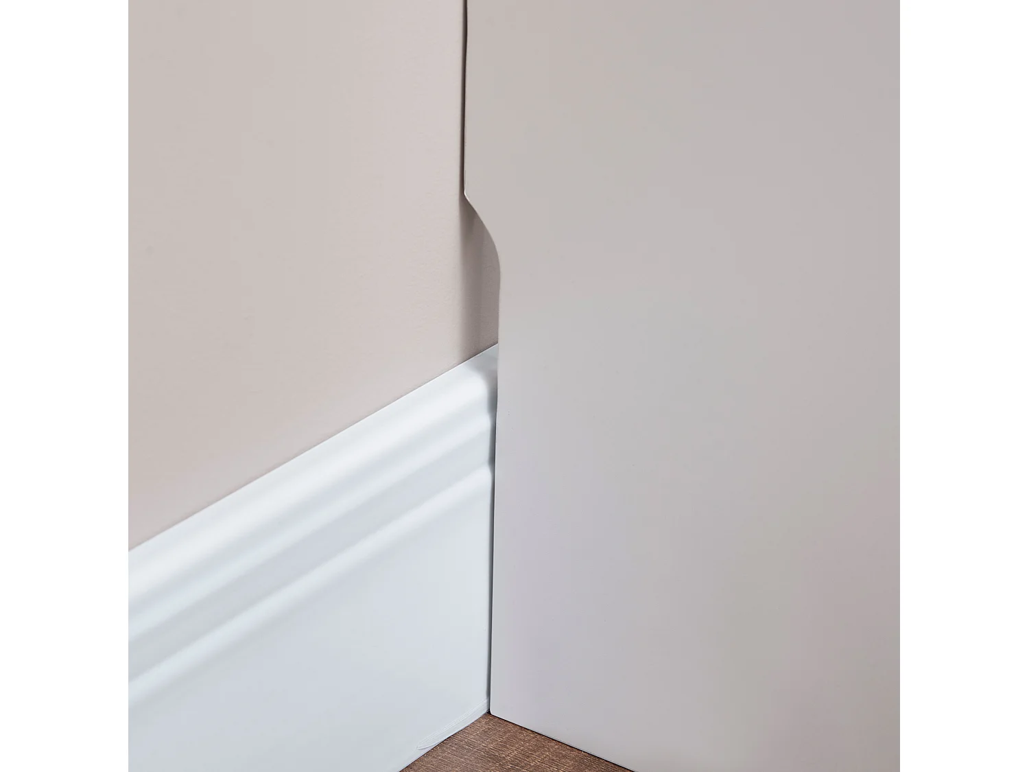 Copritermosifone moderno a doghe per la casa in mdf e acciaio