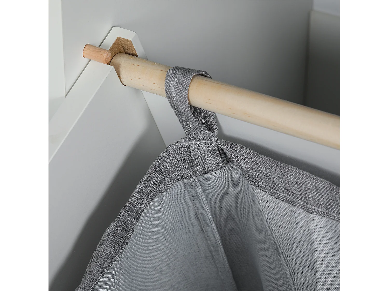 Mobile bagno con cesto portabiancheria ribaltabile e cassetto bianco