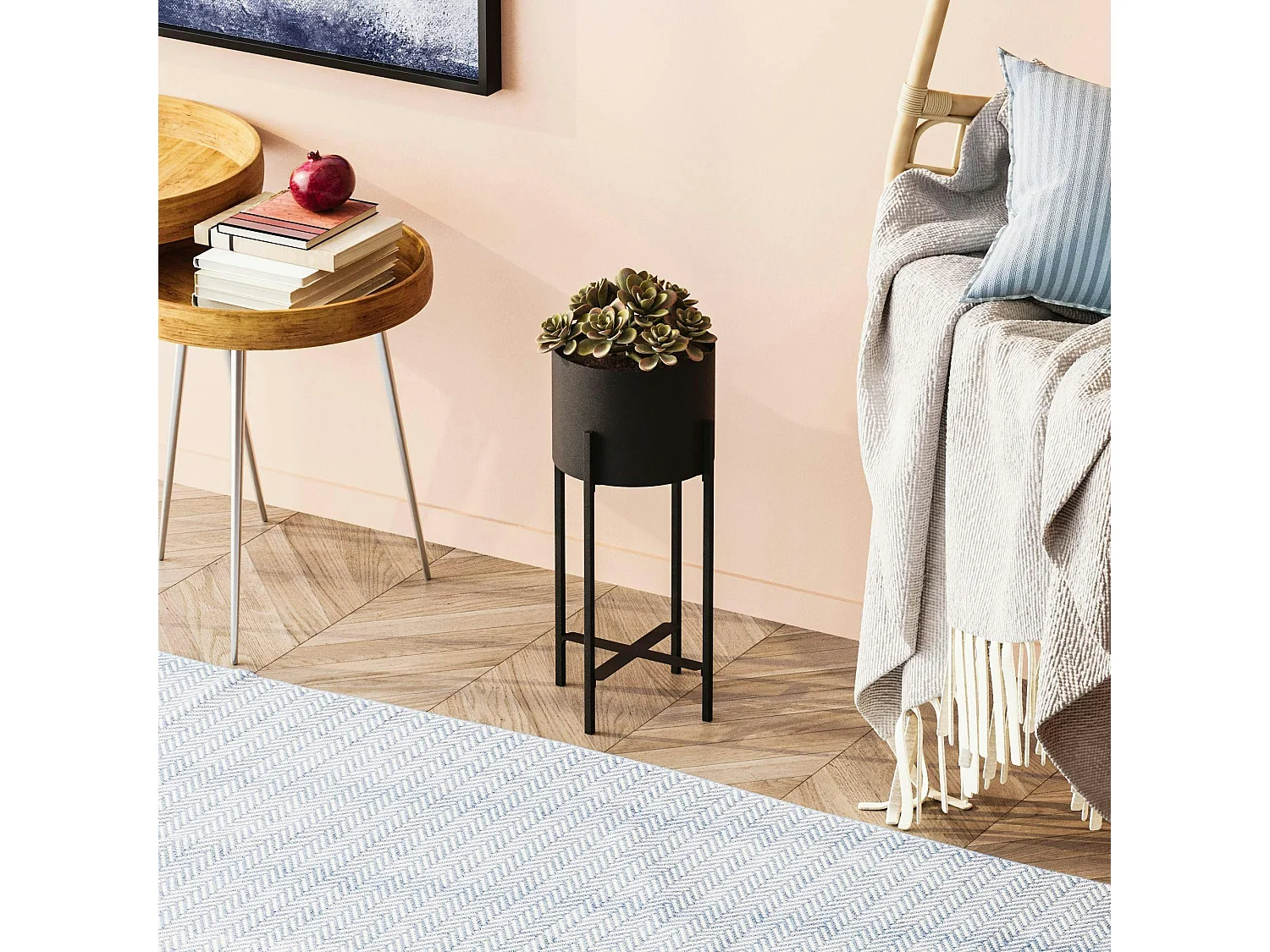 Cache-pot sur pied en métal noir – style moderne