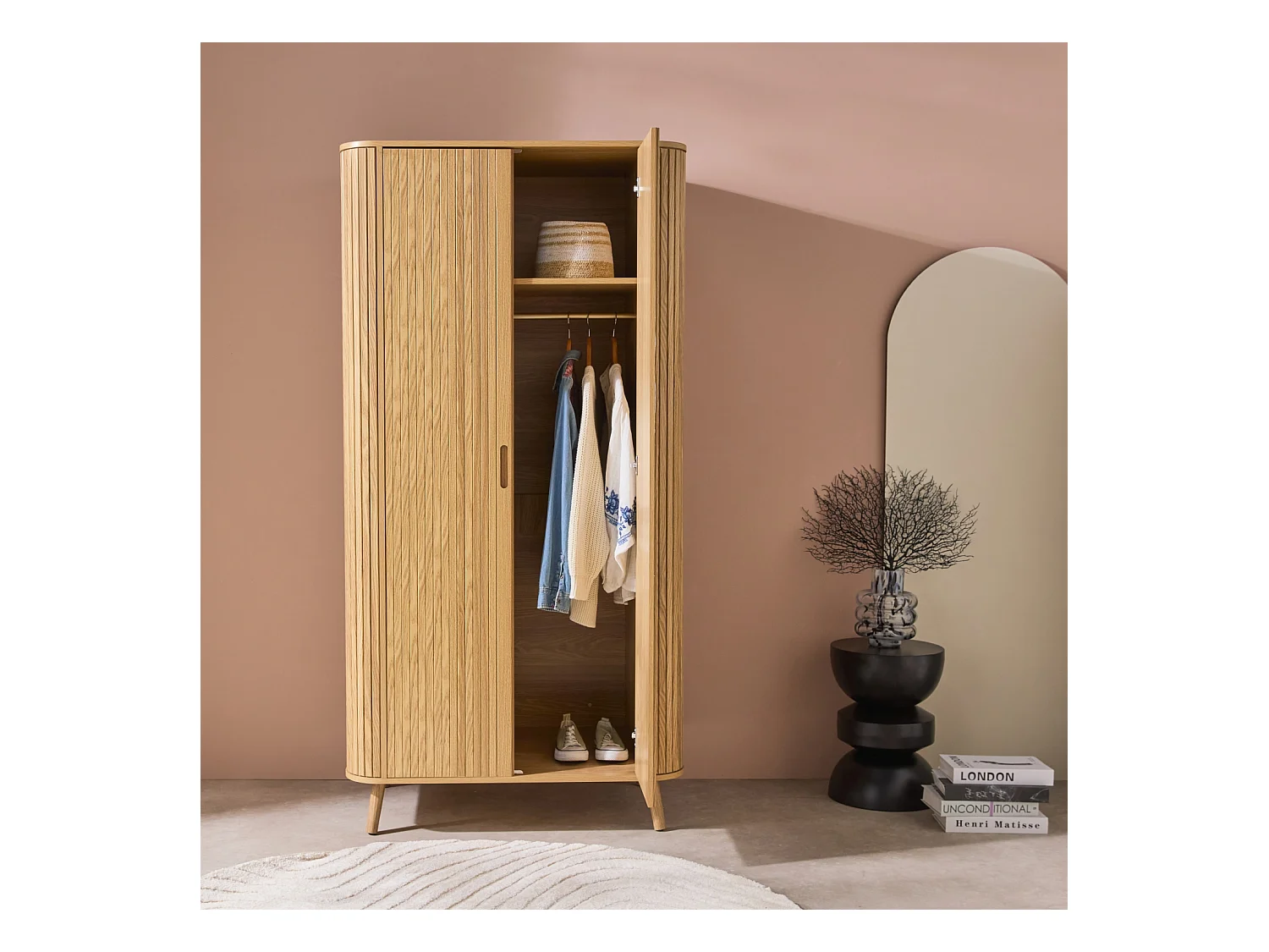 Armoire 2 portes décor bois rainuré avec étagère et penderie. L 90 x P 60 x H 180cm