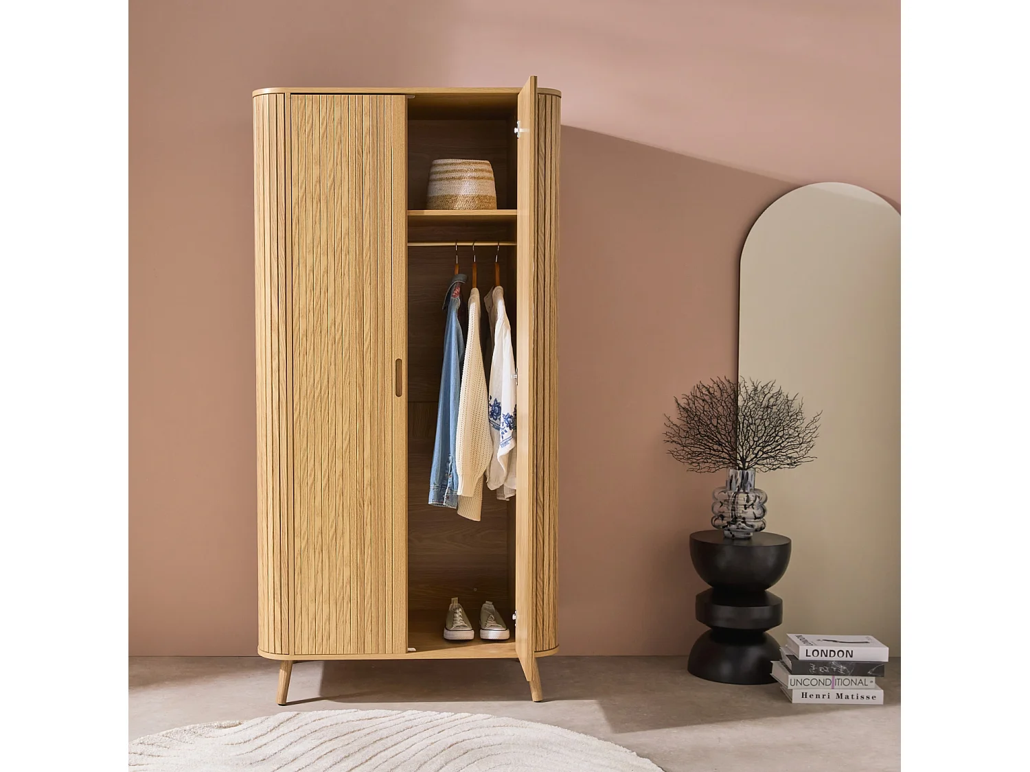 Armoire 2 portes décor bois rainuré avec étagère et penderie. L 90 x P 60 x H 180cm