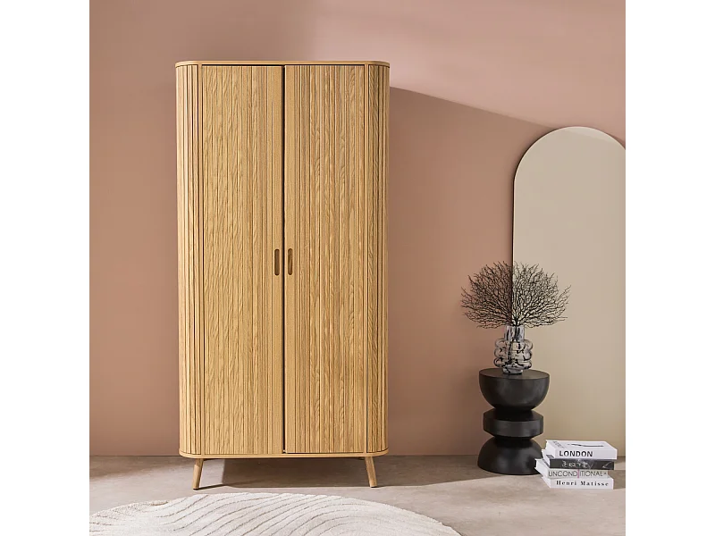 Armoire 2 portes décor bois rainuré avec étagère et penderie. L 90 x P 60 x H 180cm