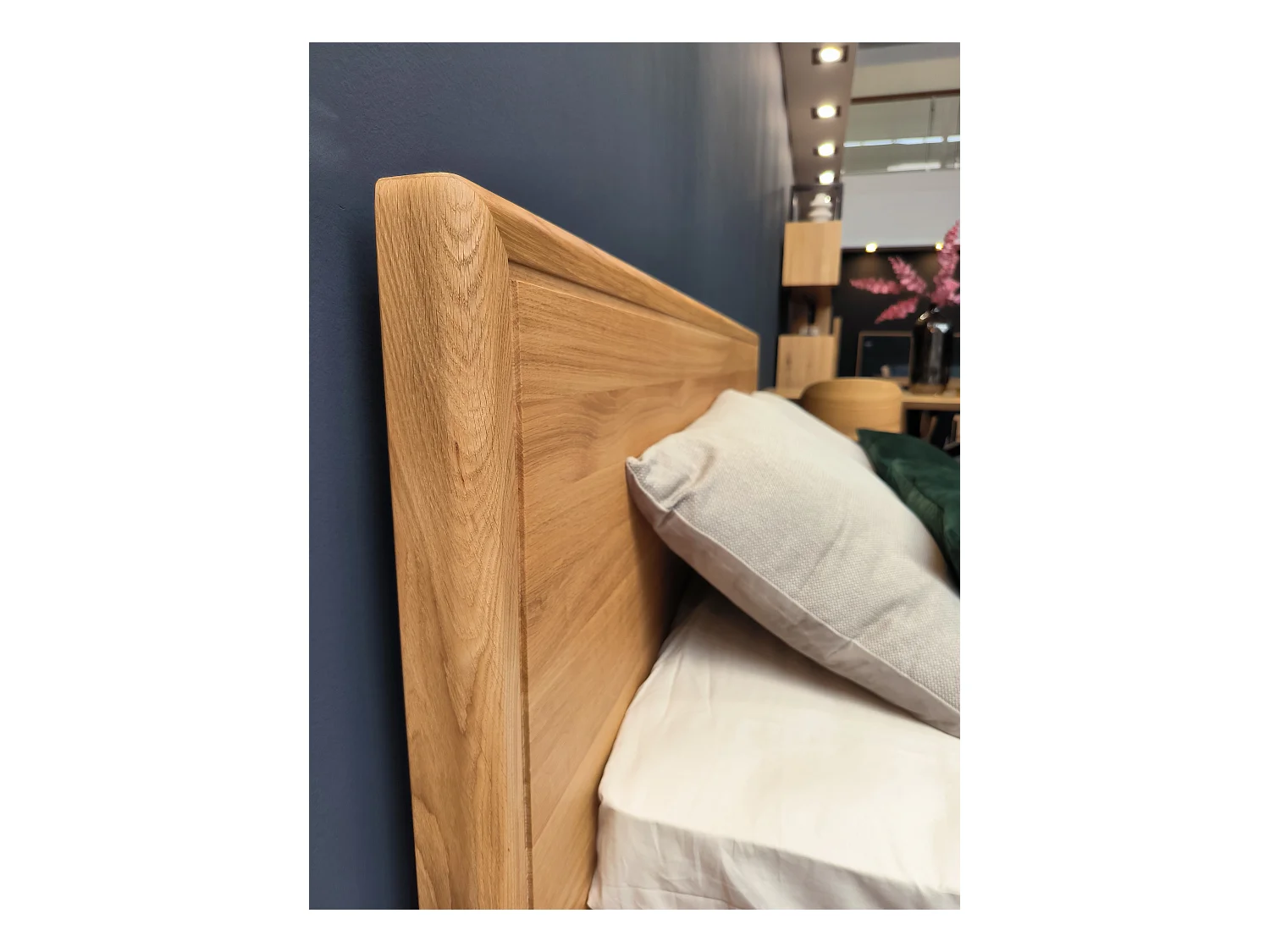 Lit en bois exclusif Valor avec coffre de rangement