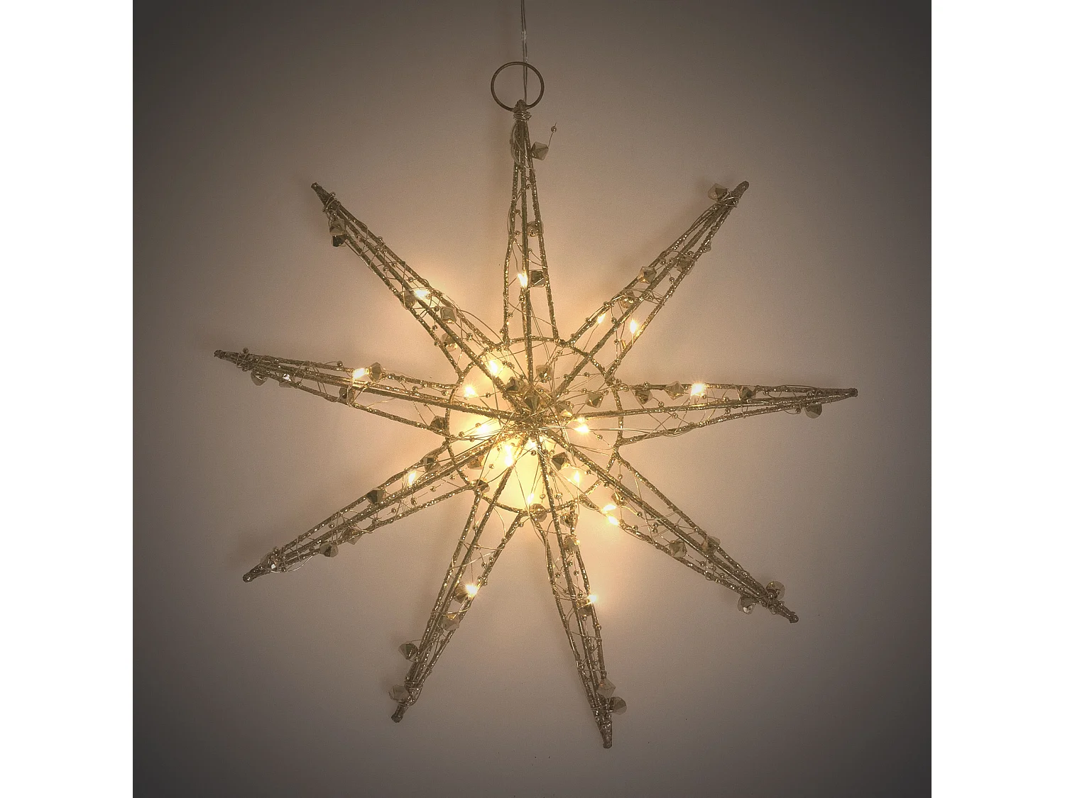 ECD Germany Decoración de Navidad Estrella colgante dorada con luces LED 30cm , copo de nieve navideño de metal con iluminación y temporizador a pilas