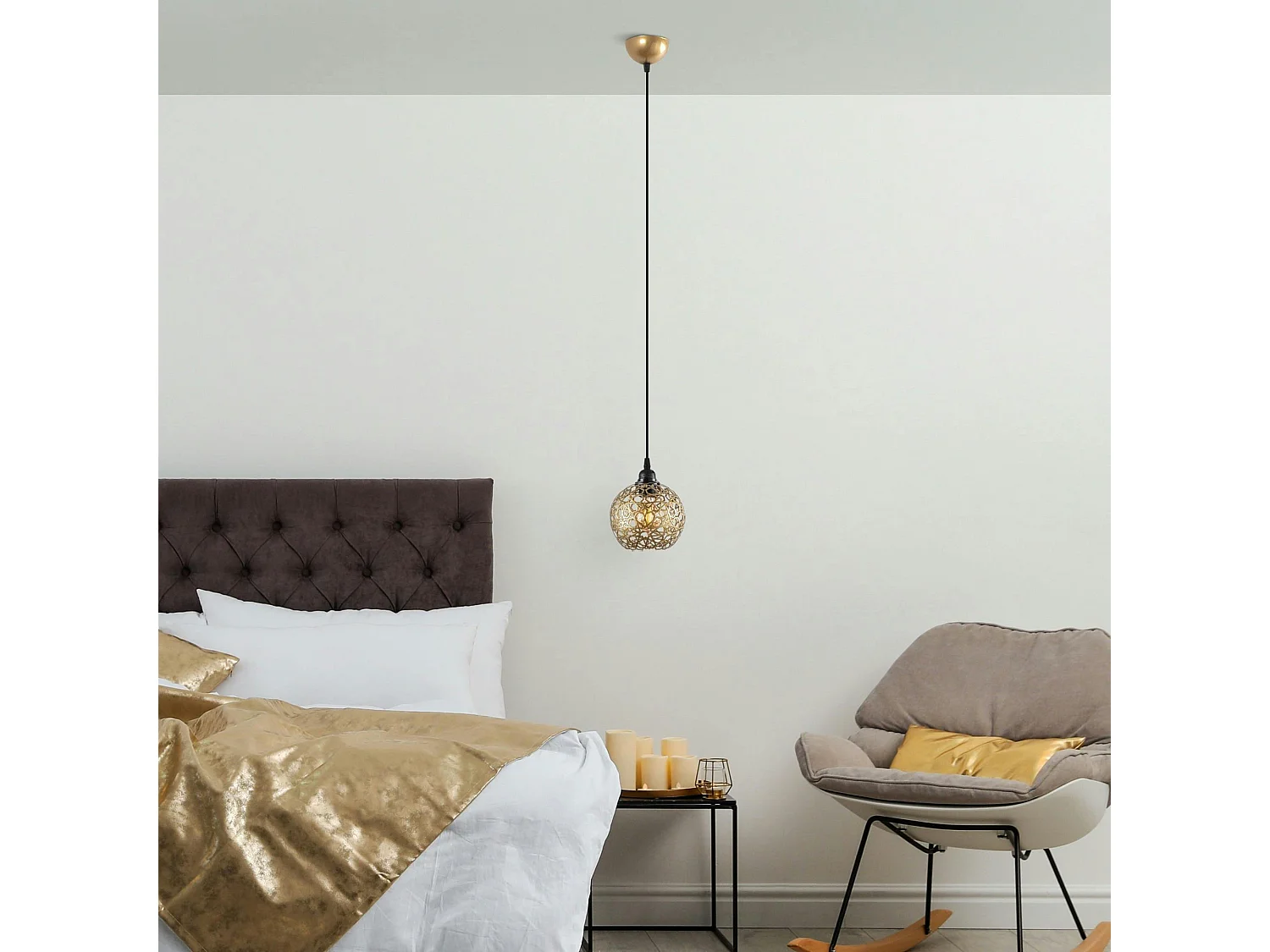 Suspension dorée chambre – motif floral ajouré ERZIN