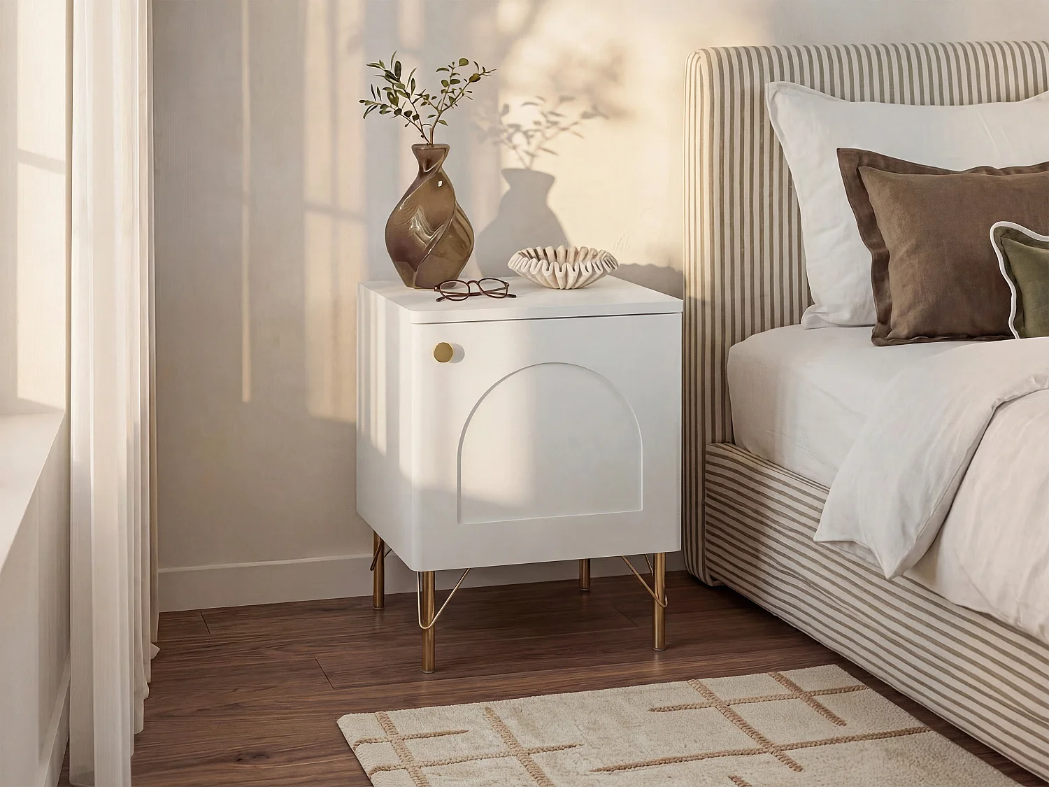 Table de chevet côté gauche 1 porte – Blanc et doré - ALOBARA