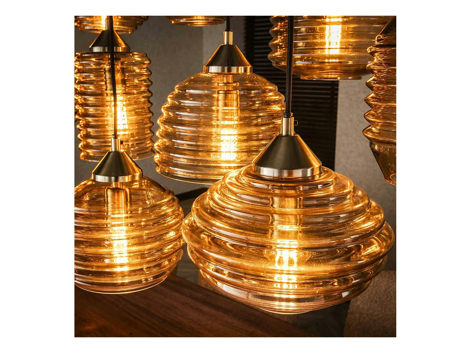 Suspension en verre strié 15 lampes ambrées NOVA