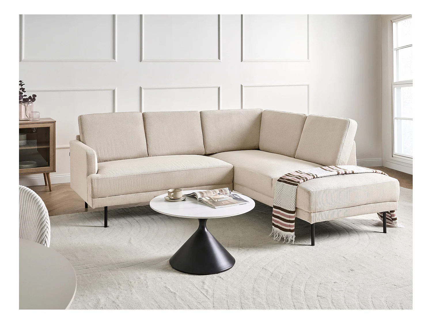 Canapé d'Angle Moderne Côté droite 4 Places Pieds en Métal Dossier Rembourré en Velours Côtelé Beige Breda